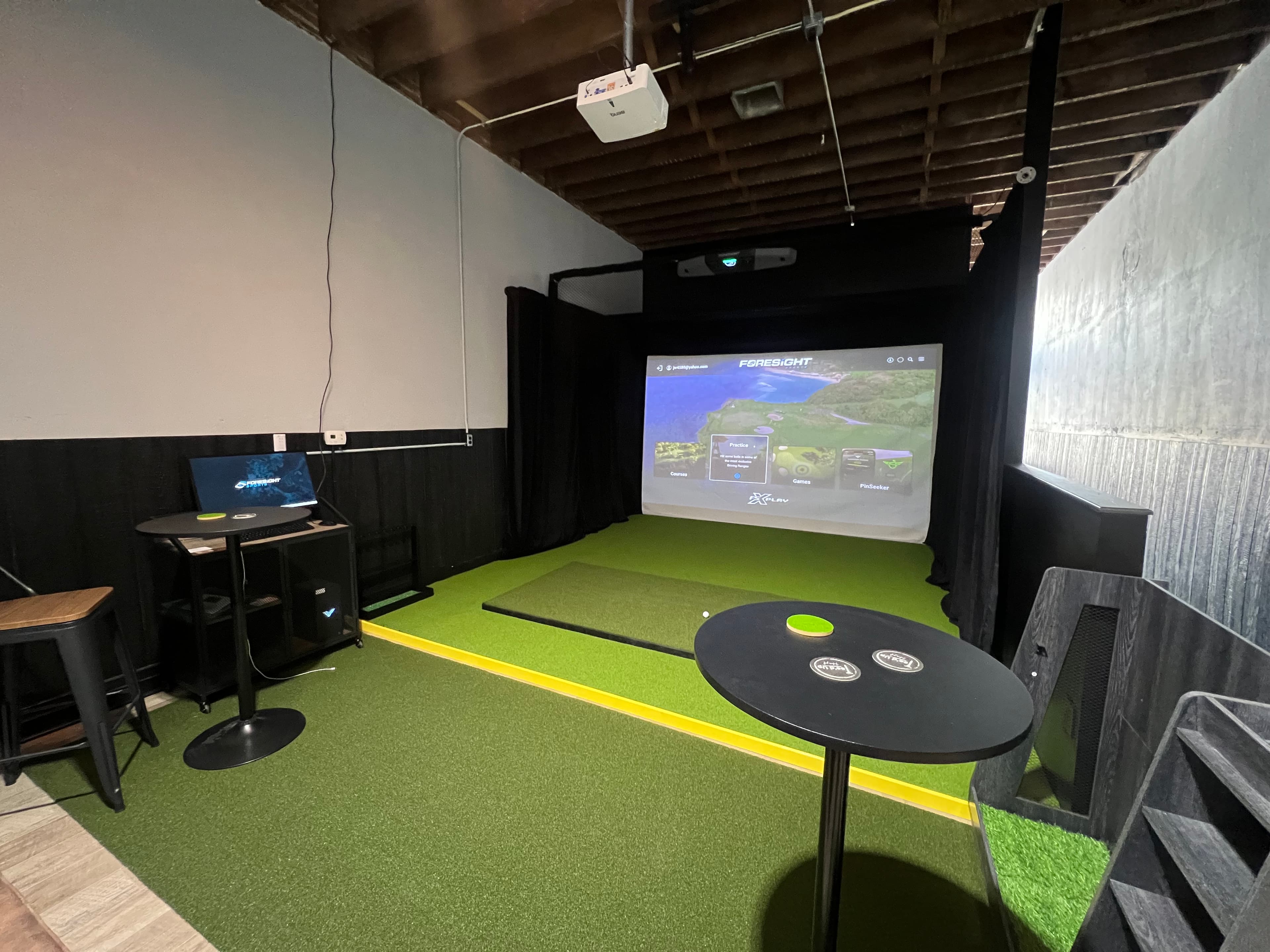 Tee'd Up Indoor Golf - Image 2