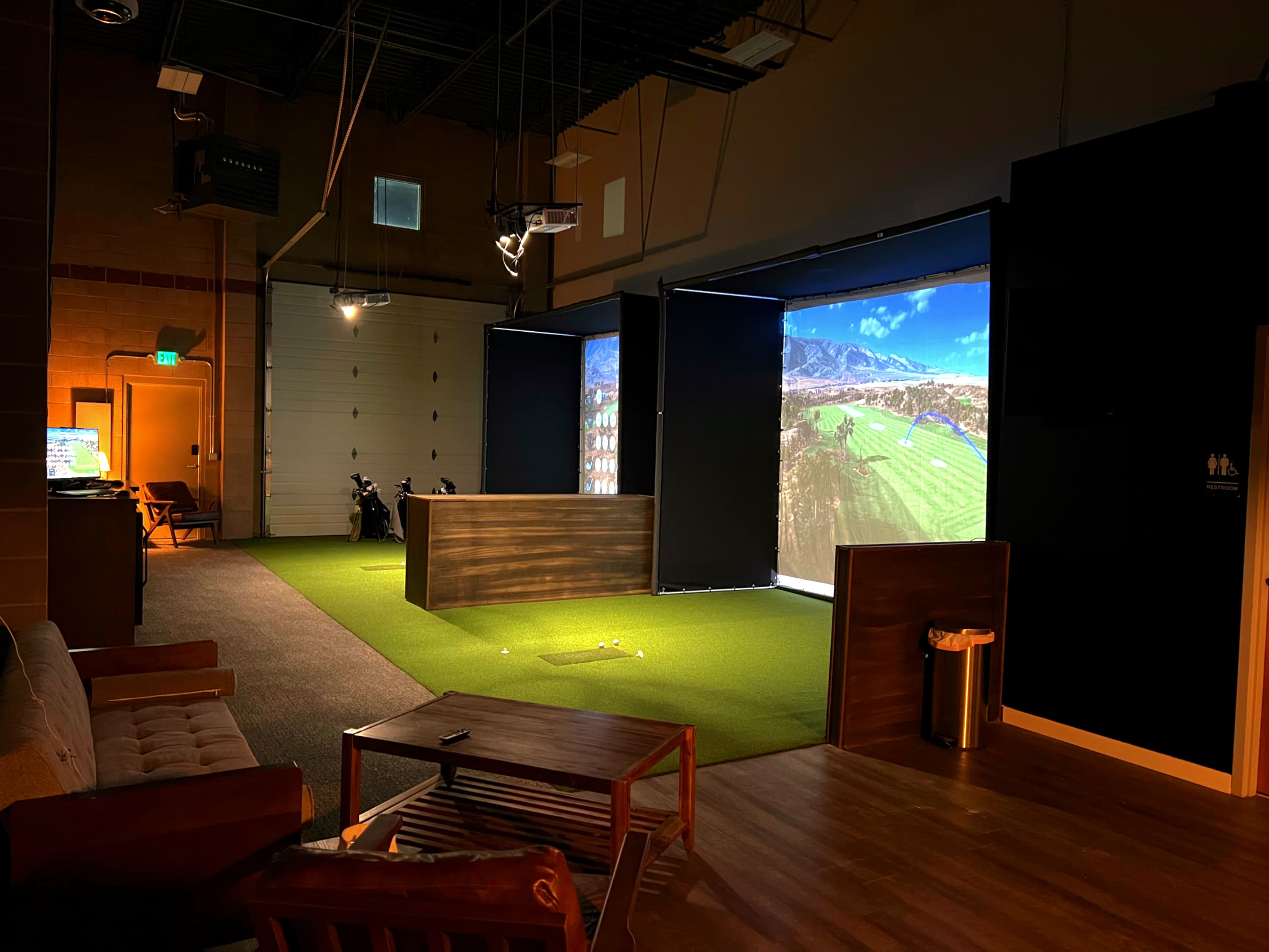 The Links Lounge - Image 1