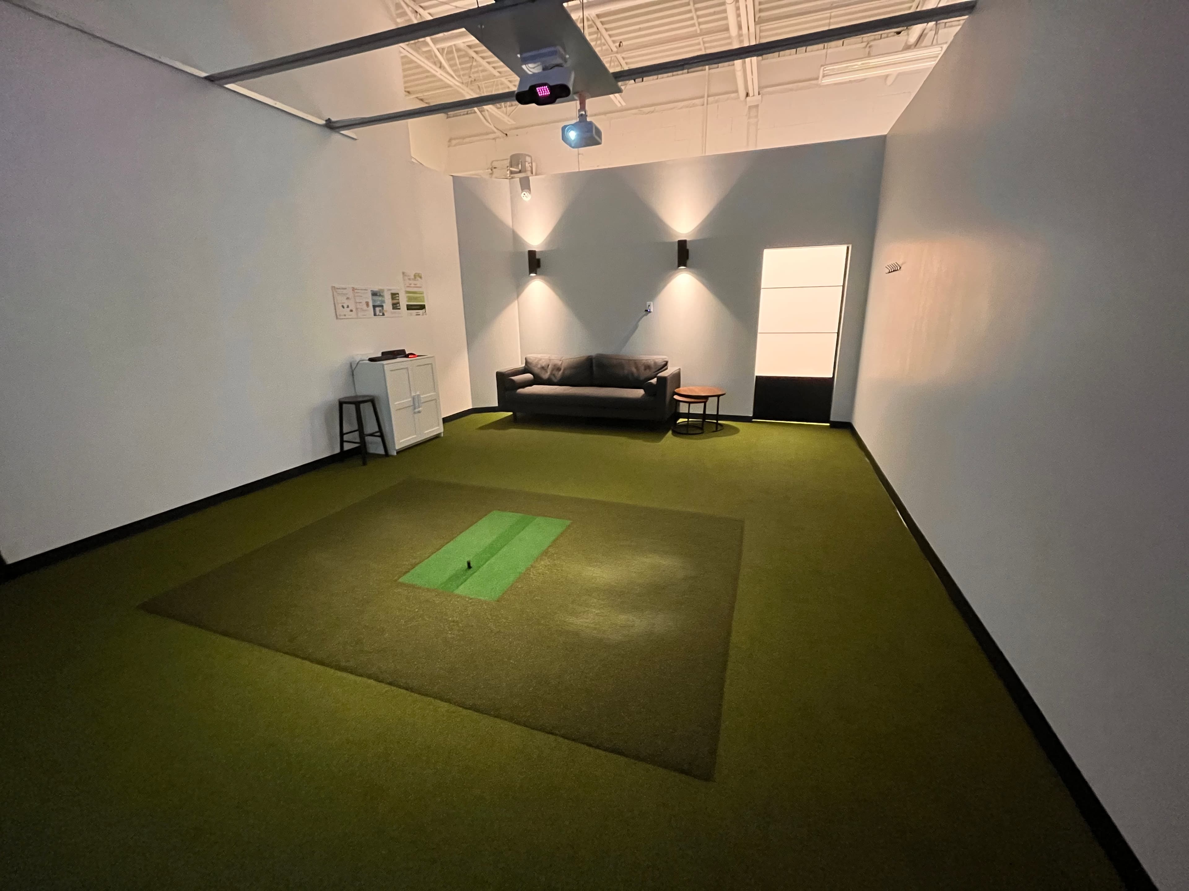 TARGET Indoor Golf - Image 1