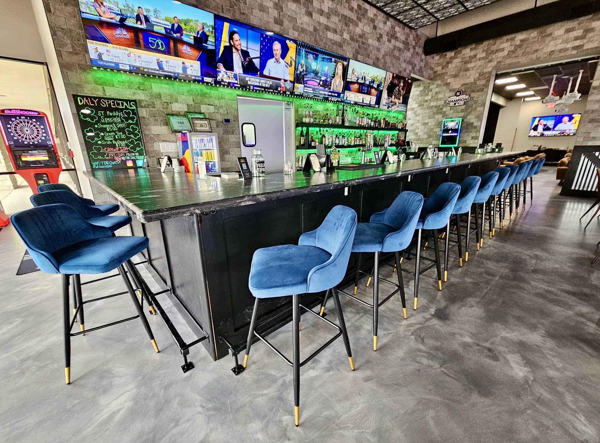 The Daly Round Sports Bar + Indoor Golf - Image 1