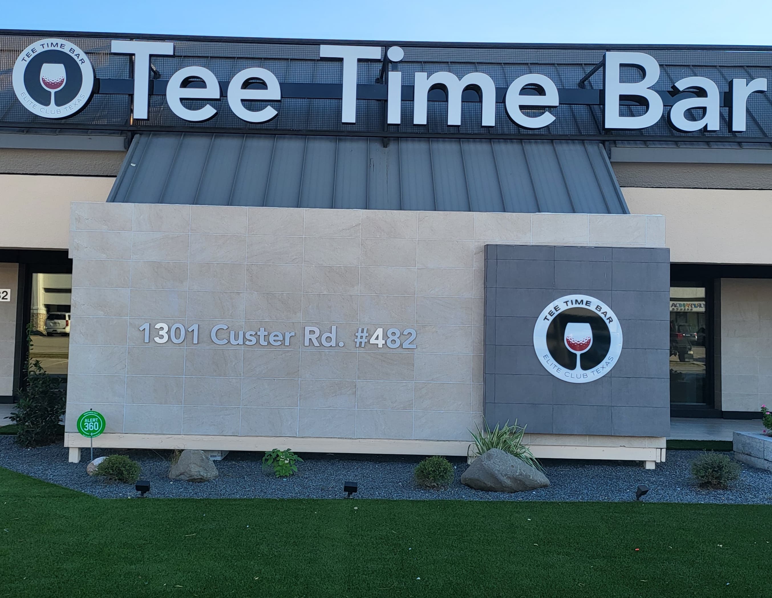 Tee Time Bar Elite Club Texas - Image 1