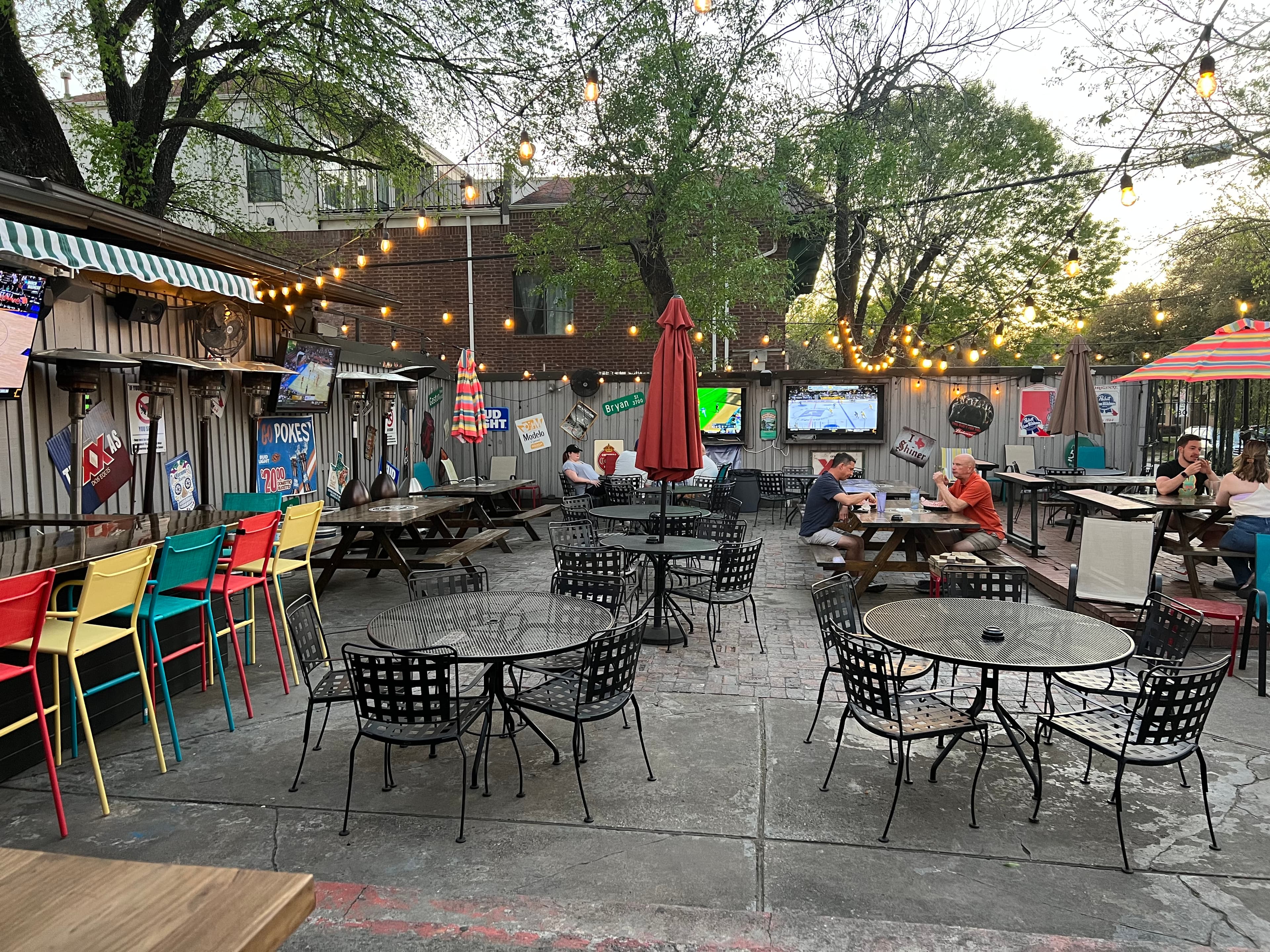 Life’s Good Bar & Grill - Image 1