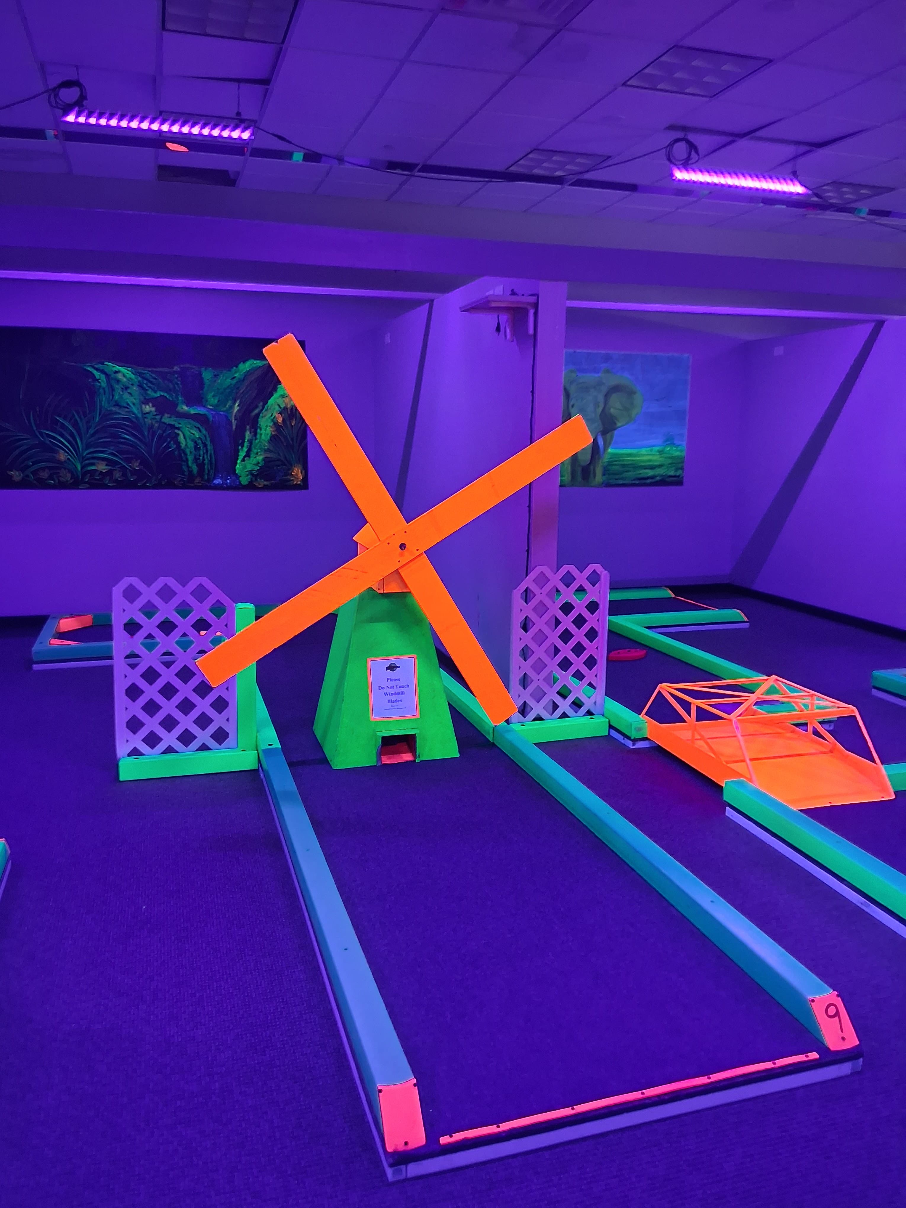 Glowgolf Mini Golf at Quail Springs Mall - Image 7