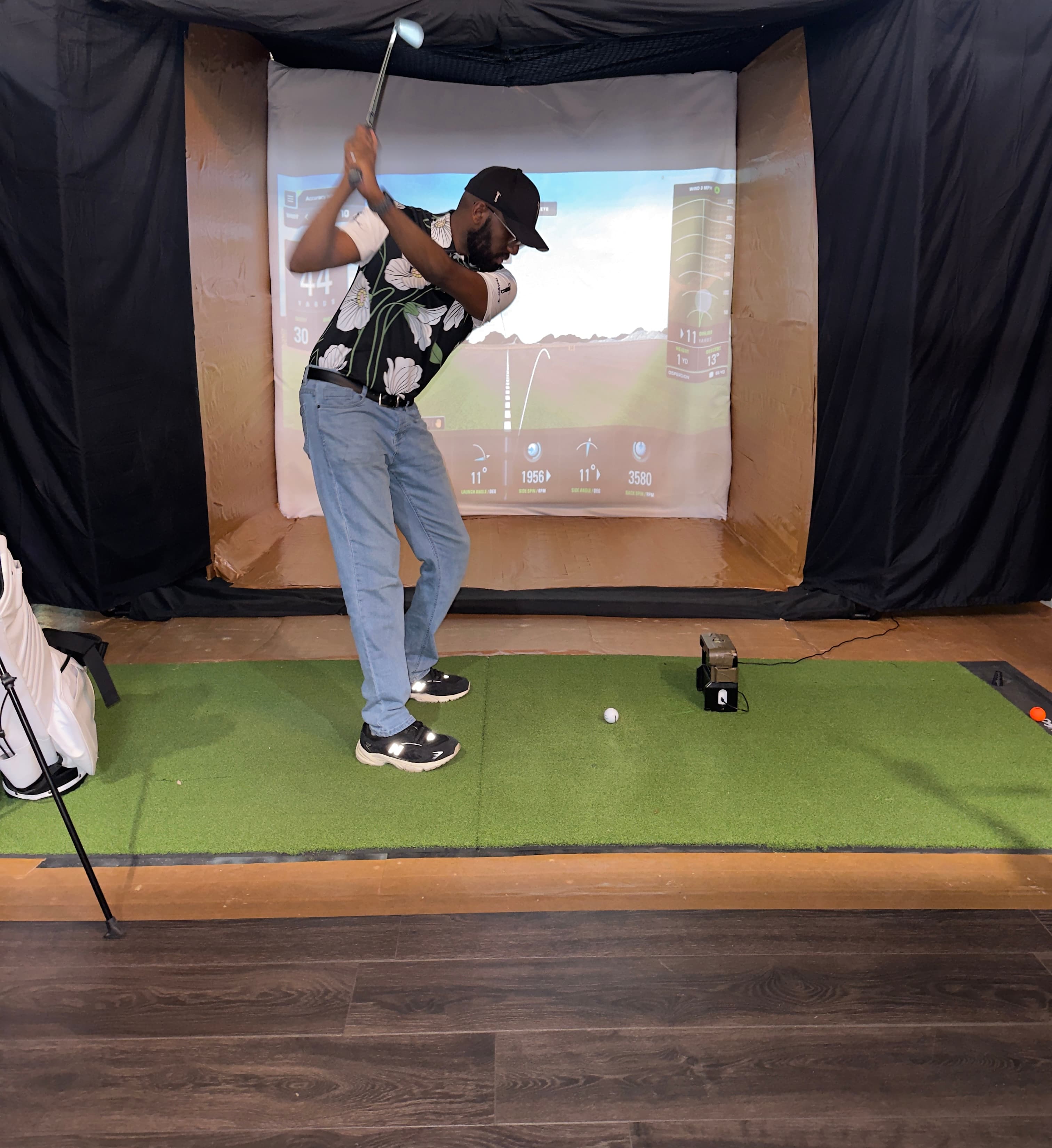 The Ugly Swing GOLF SIMULATOR - Image 1