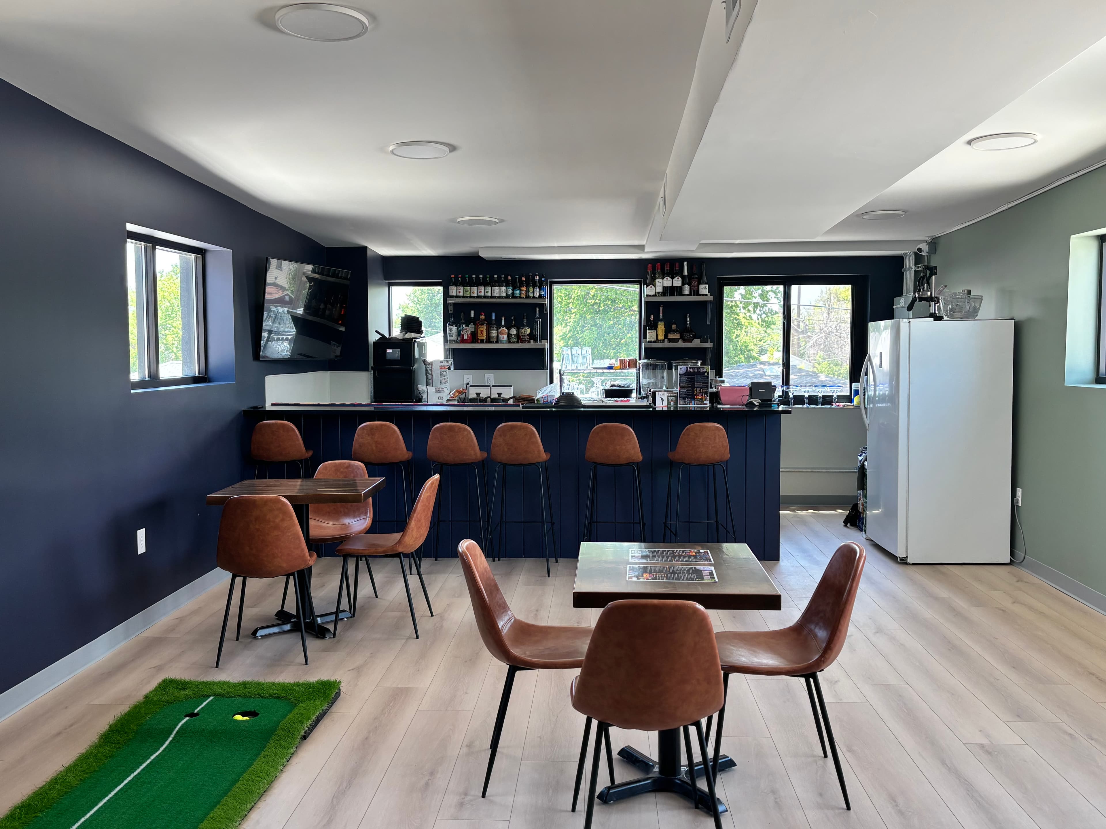 19TH HOLE CLUBHOUSE - Image 5