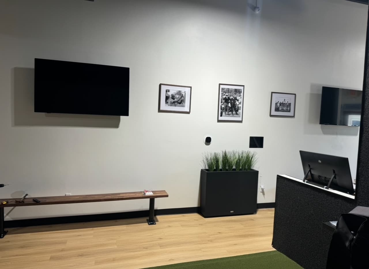 Desert Links Indoor Golf - Image 2