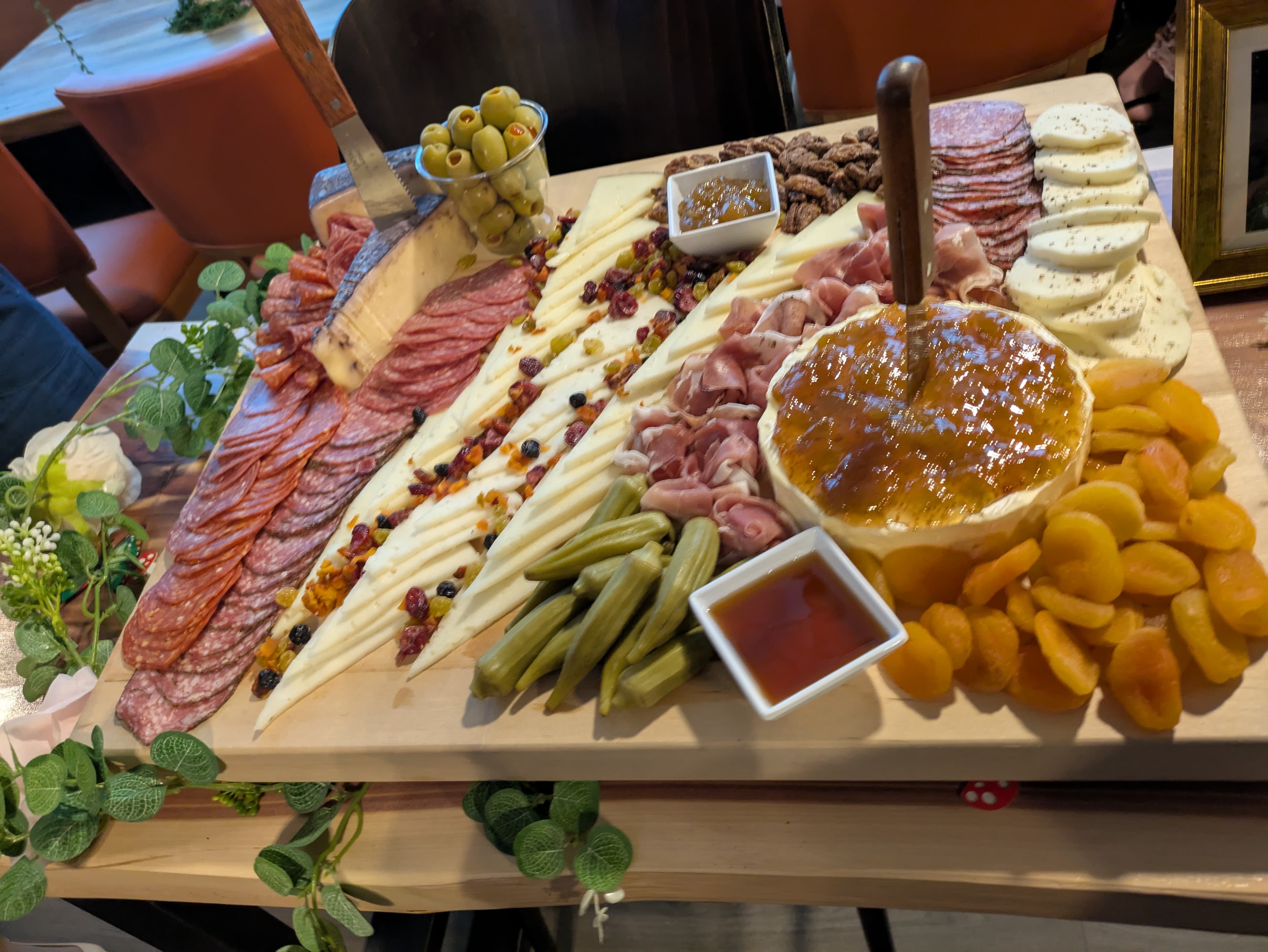 Doglegs Golf Lounge - Image 2