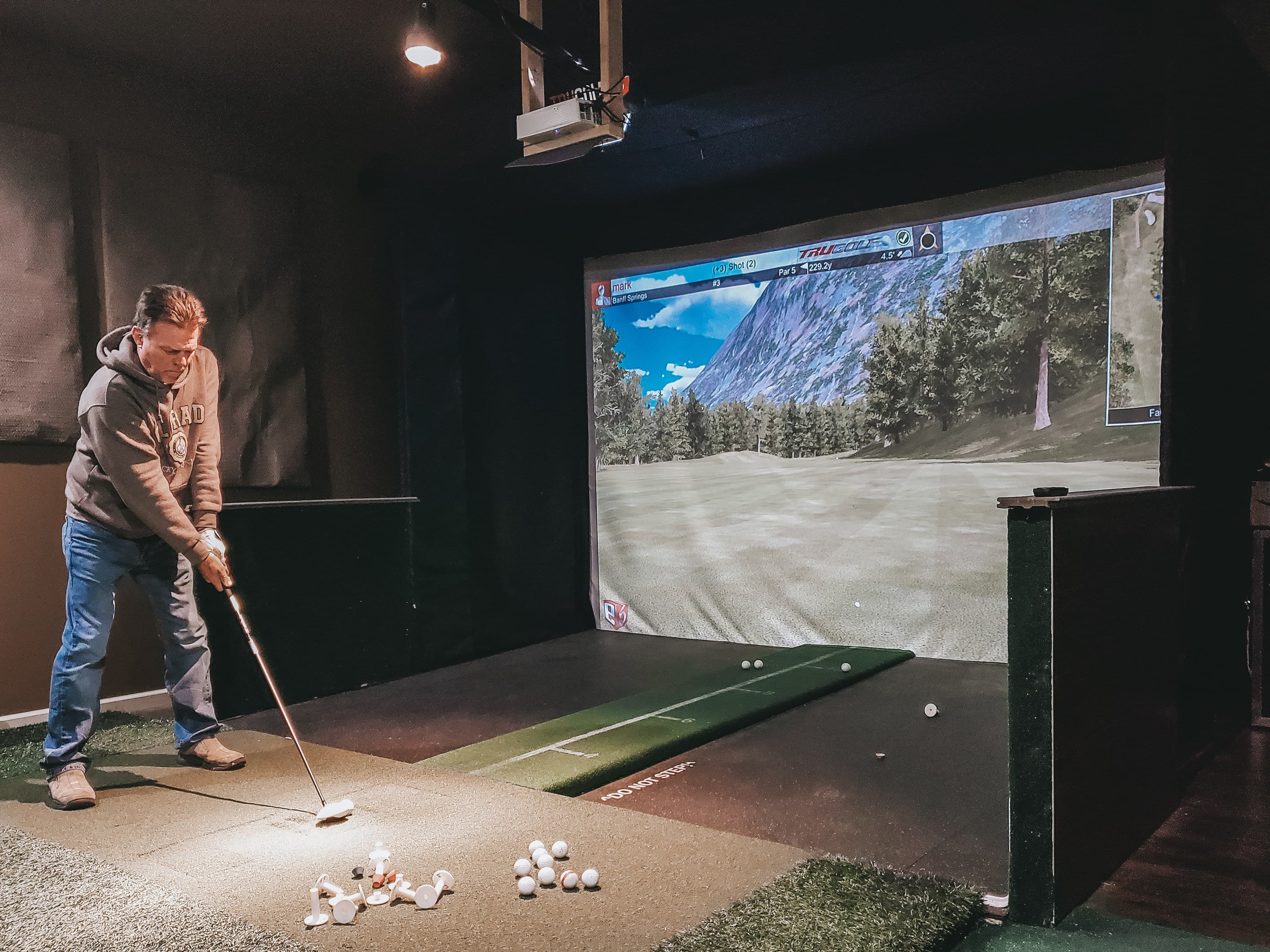 Golf Simulator at Fit Physique - Image 5