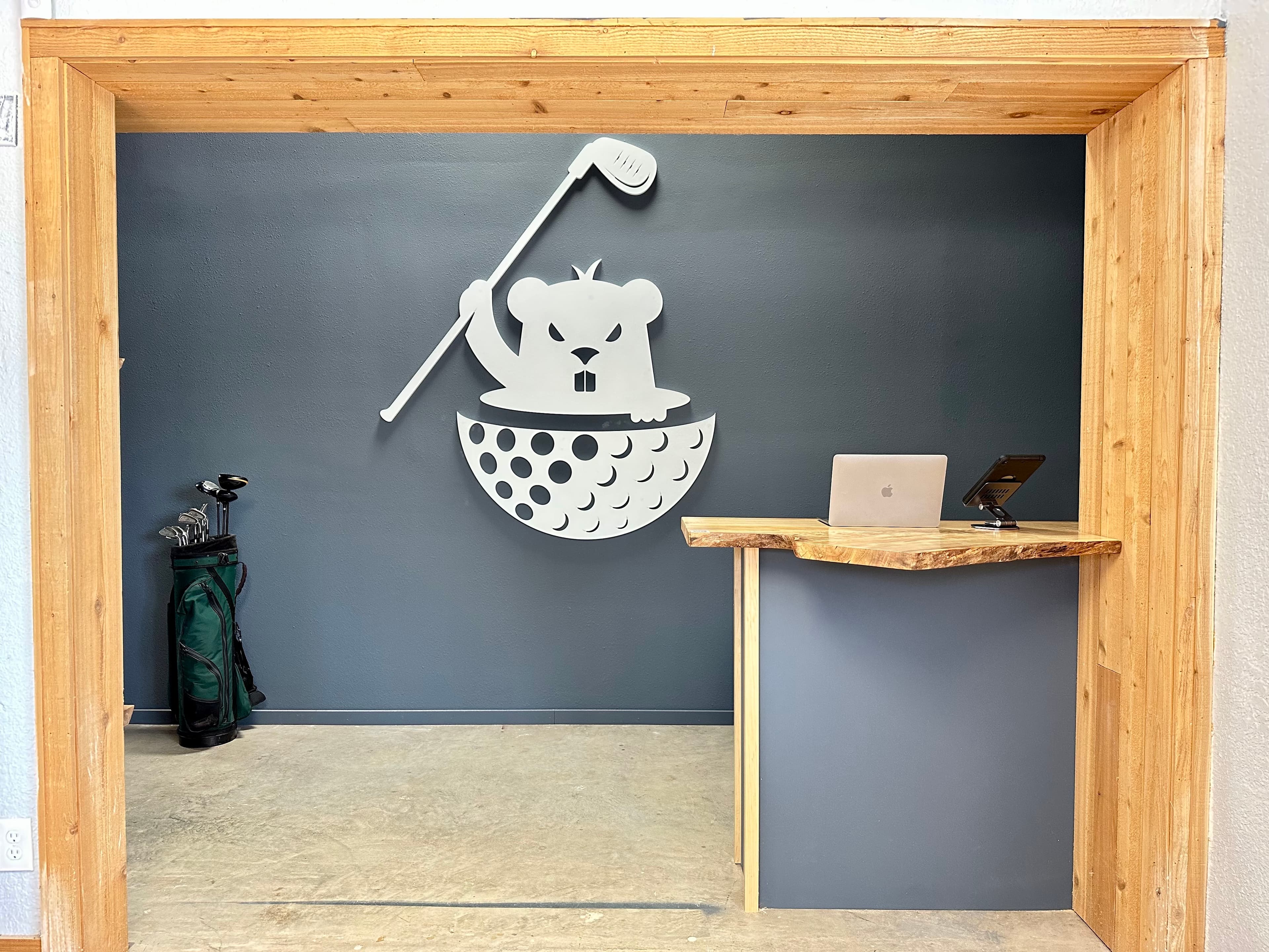 Divots Indoor Golf - Image 1