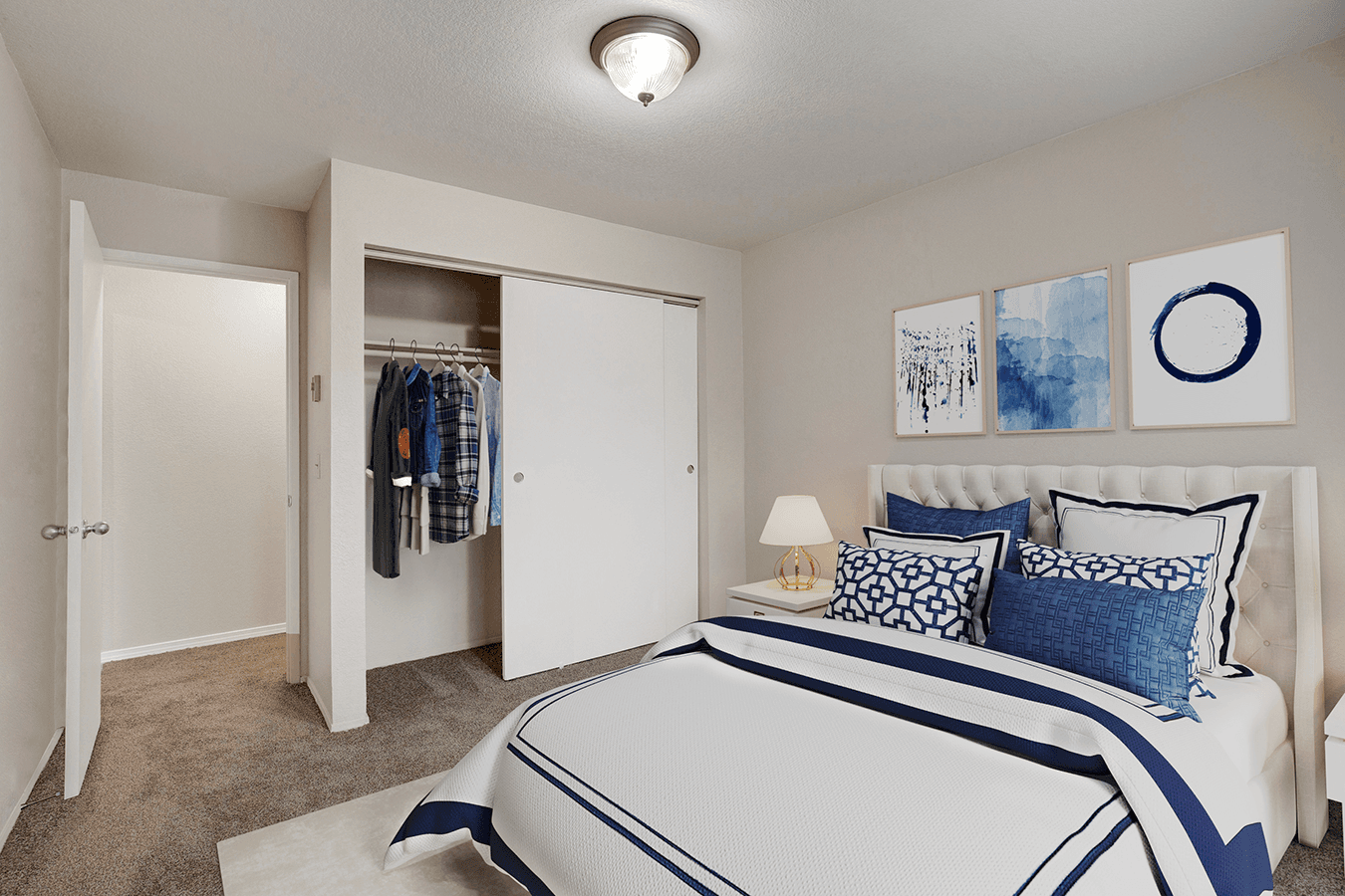 On The Green at Harbour Pointe Apartments - Image 2