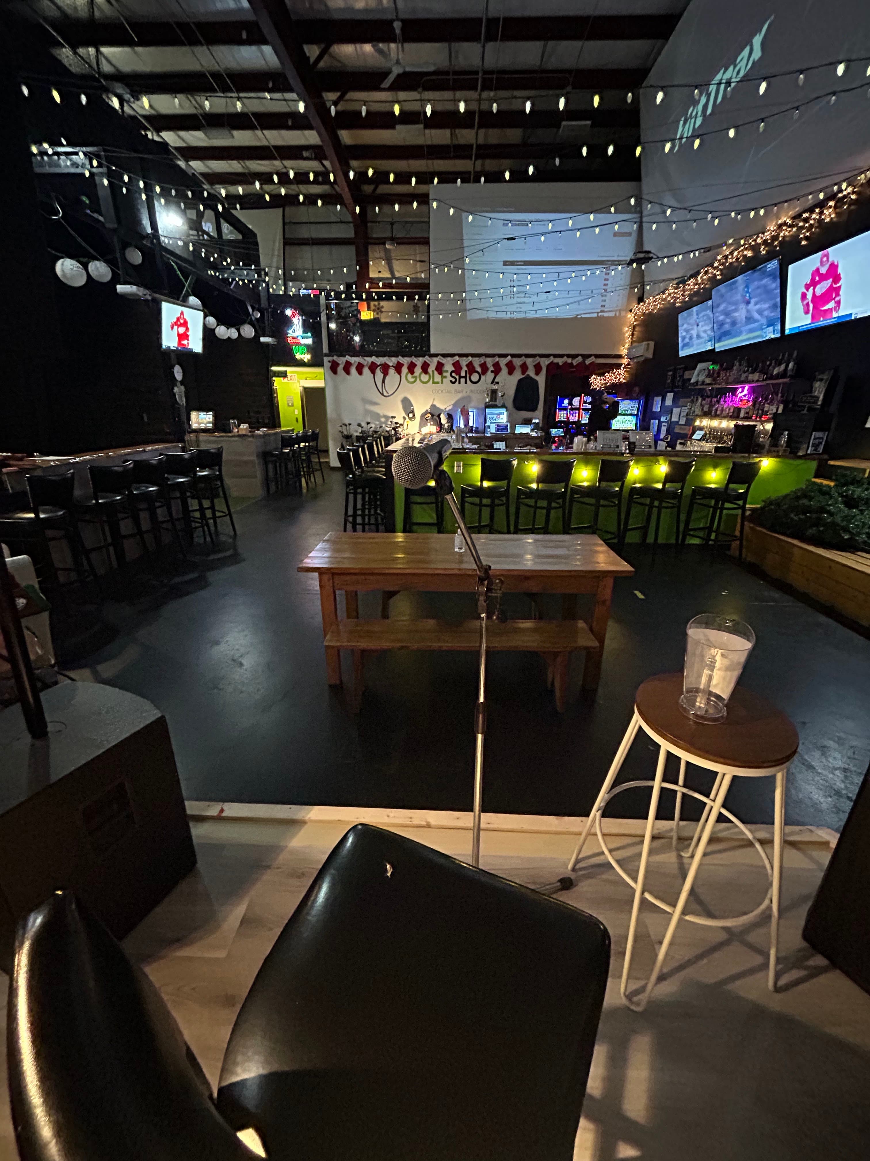 GOLFSHOTZ Cocktail Bar / Indoor Golf