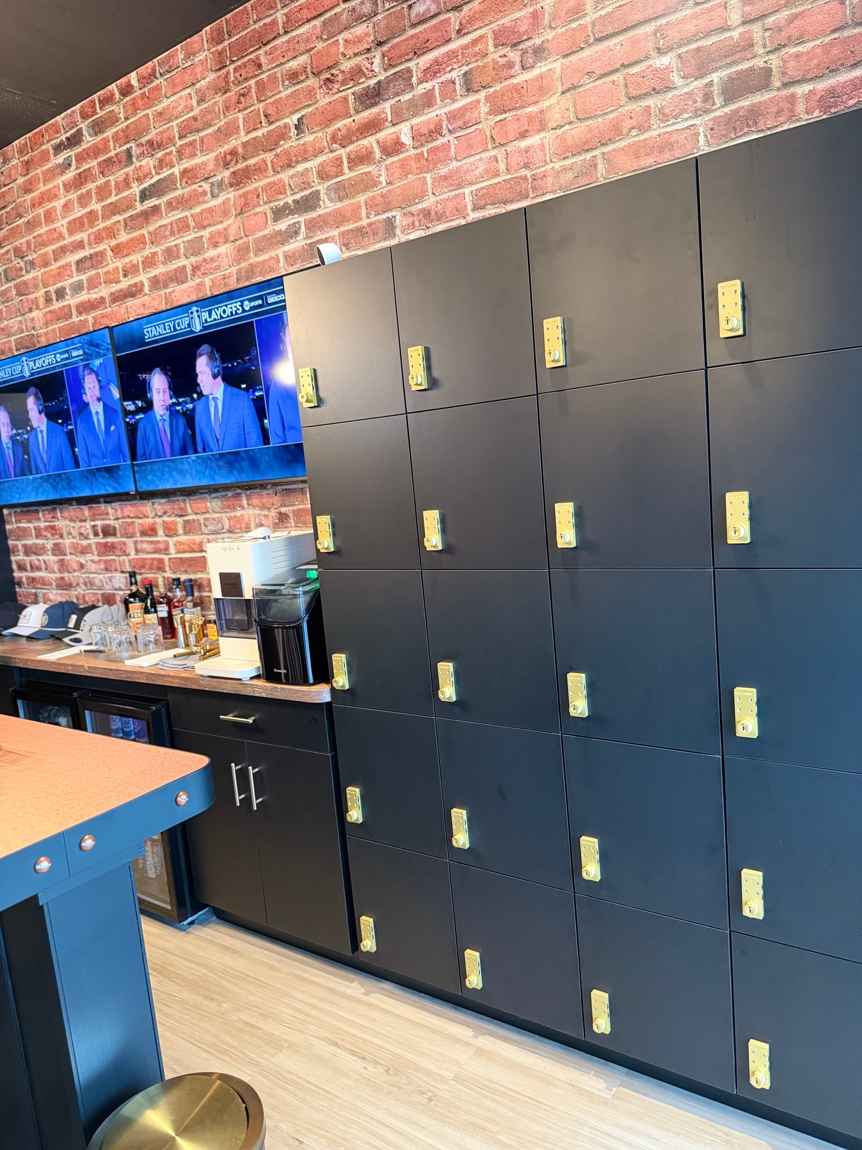 Birdies and Barrels Golf Lounge - Image 4