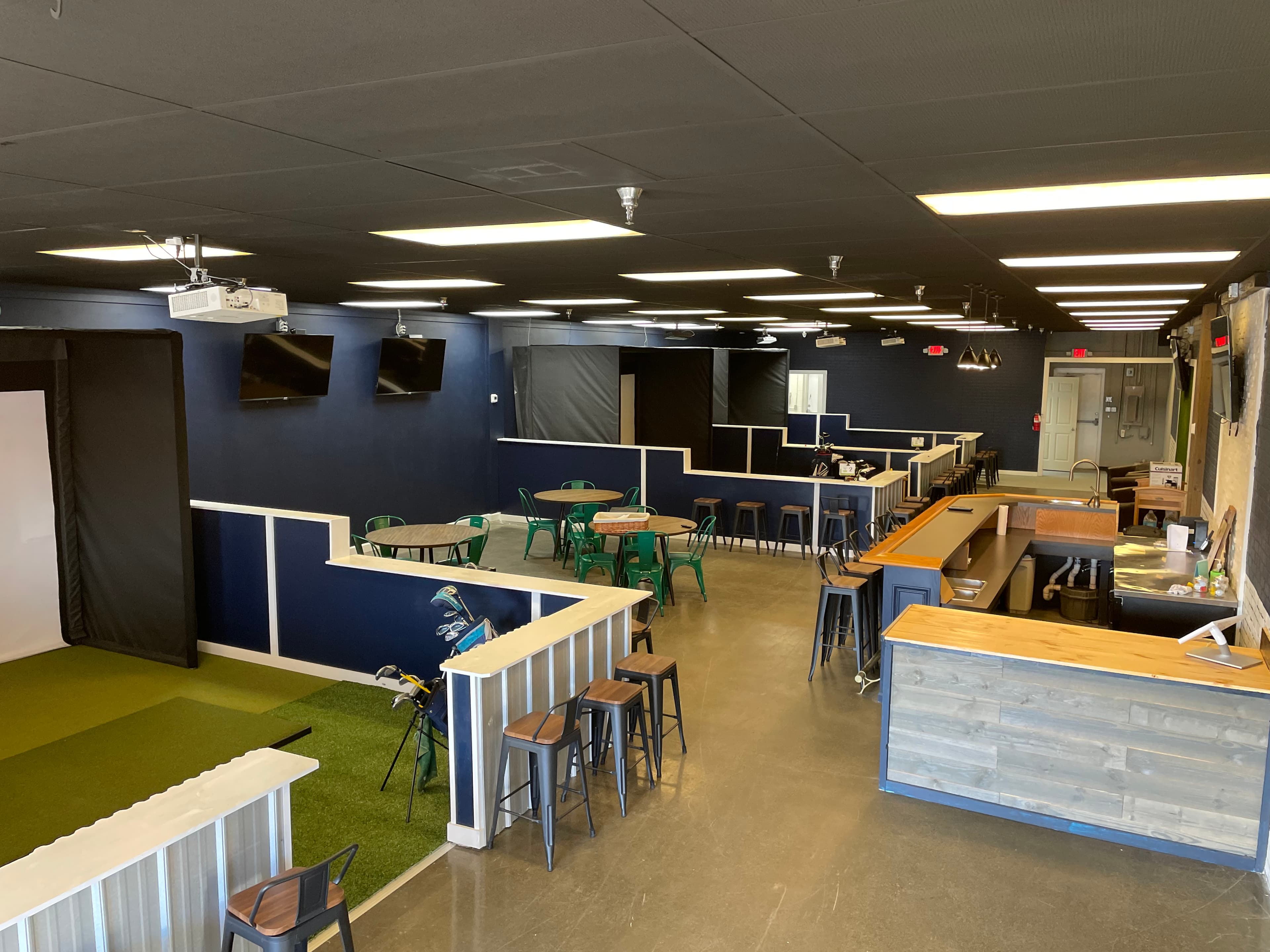 UnderPar Golf Lounge - Image 4