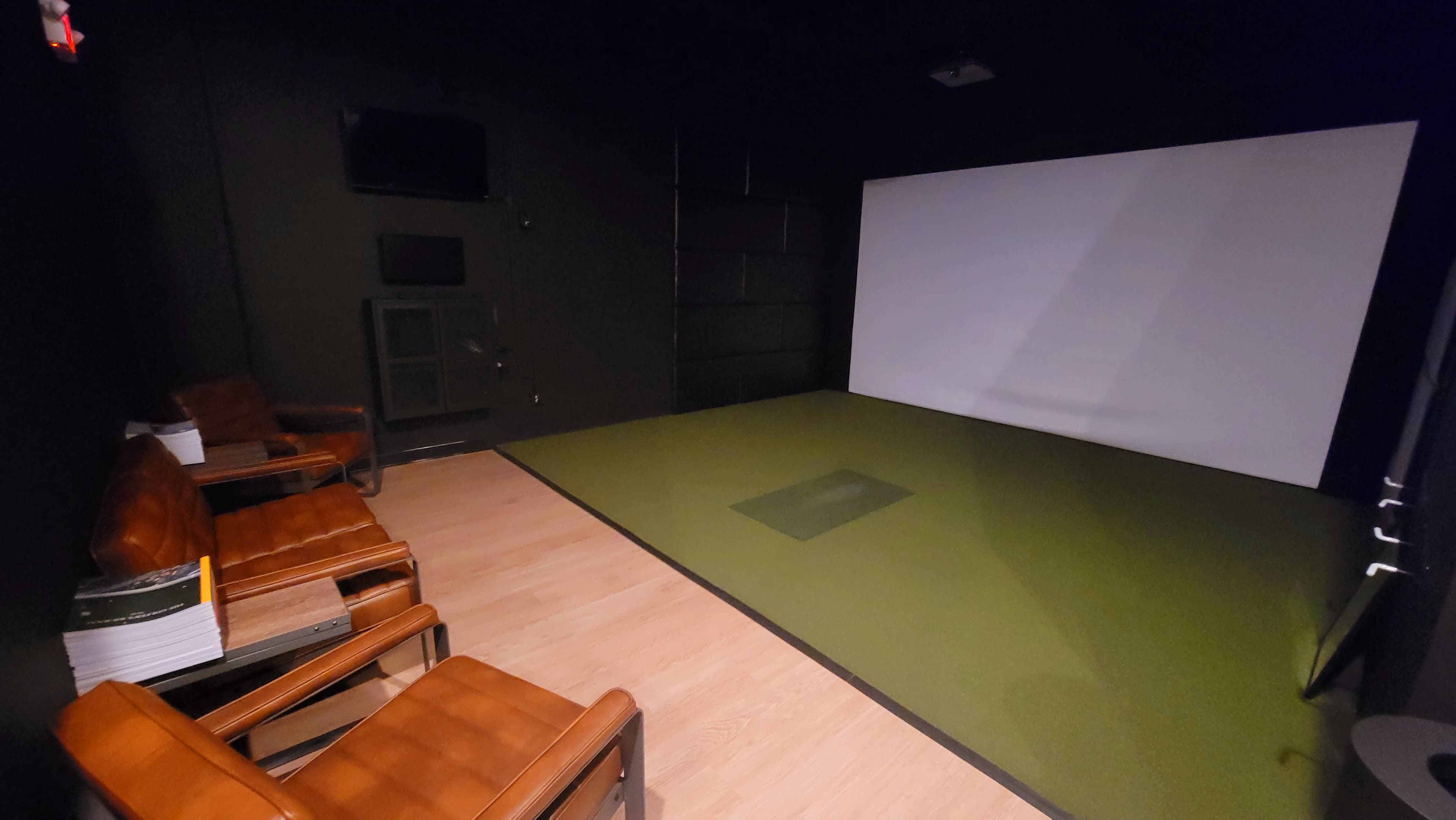 Birdie Bays Indoor Golf - Image 7