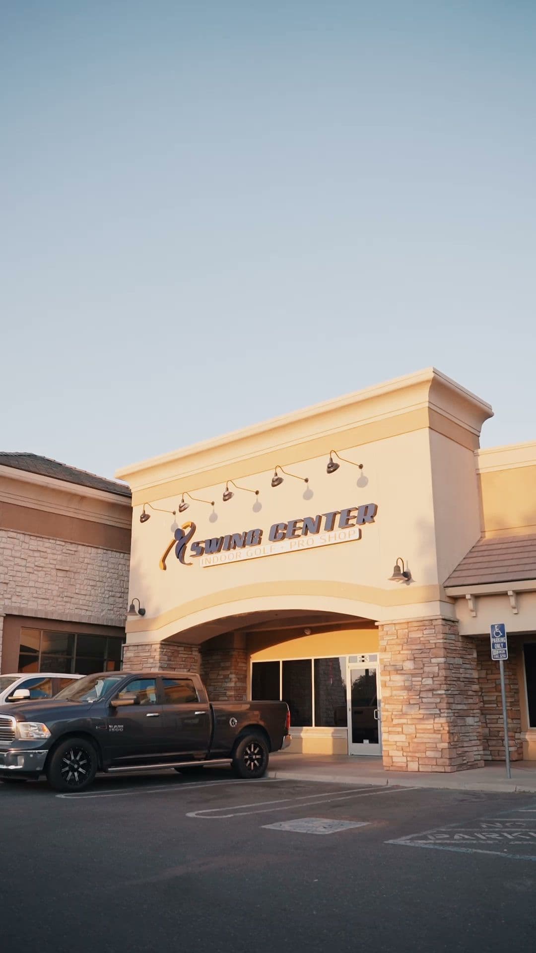 Swing Center Indoor Golf - Image 2