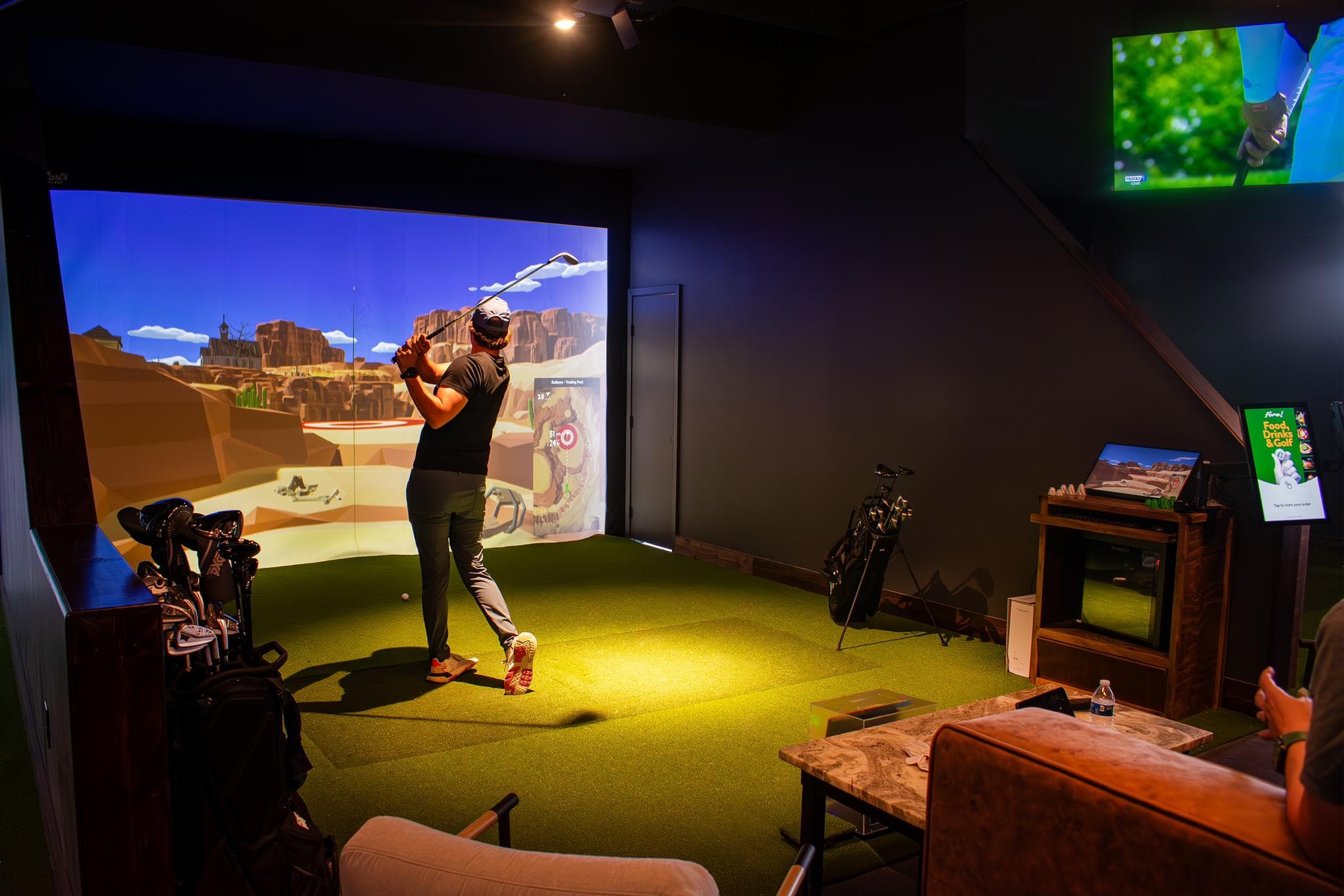 Fore Swing Lounge - Image 1