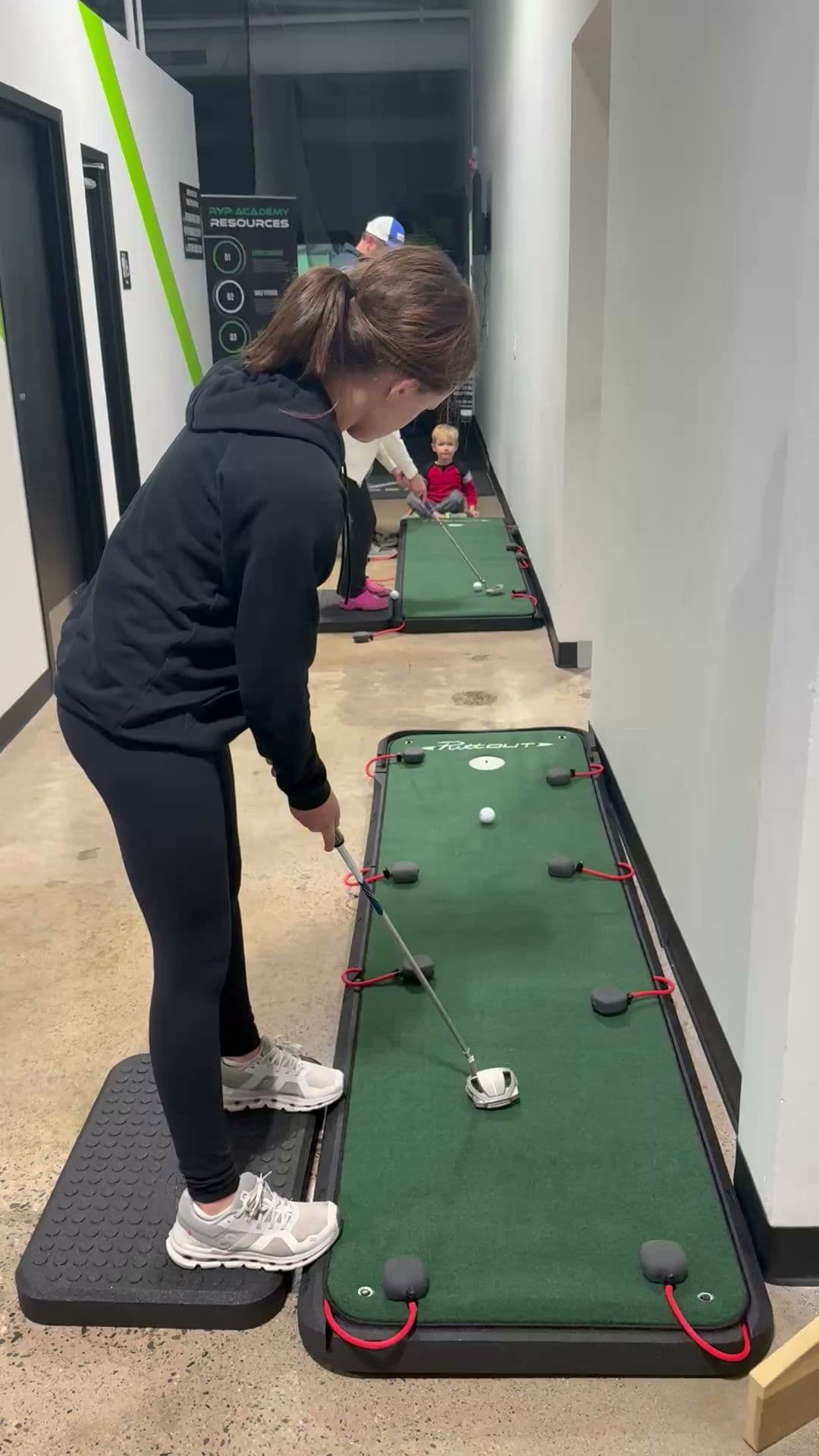 24 Golf Edina - Image 2