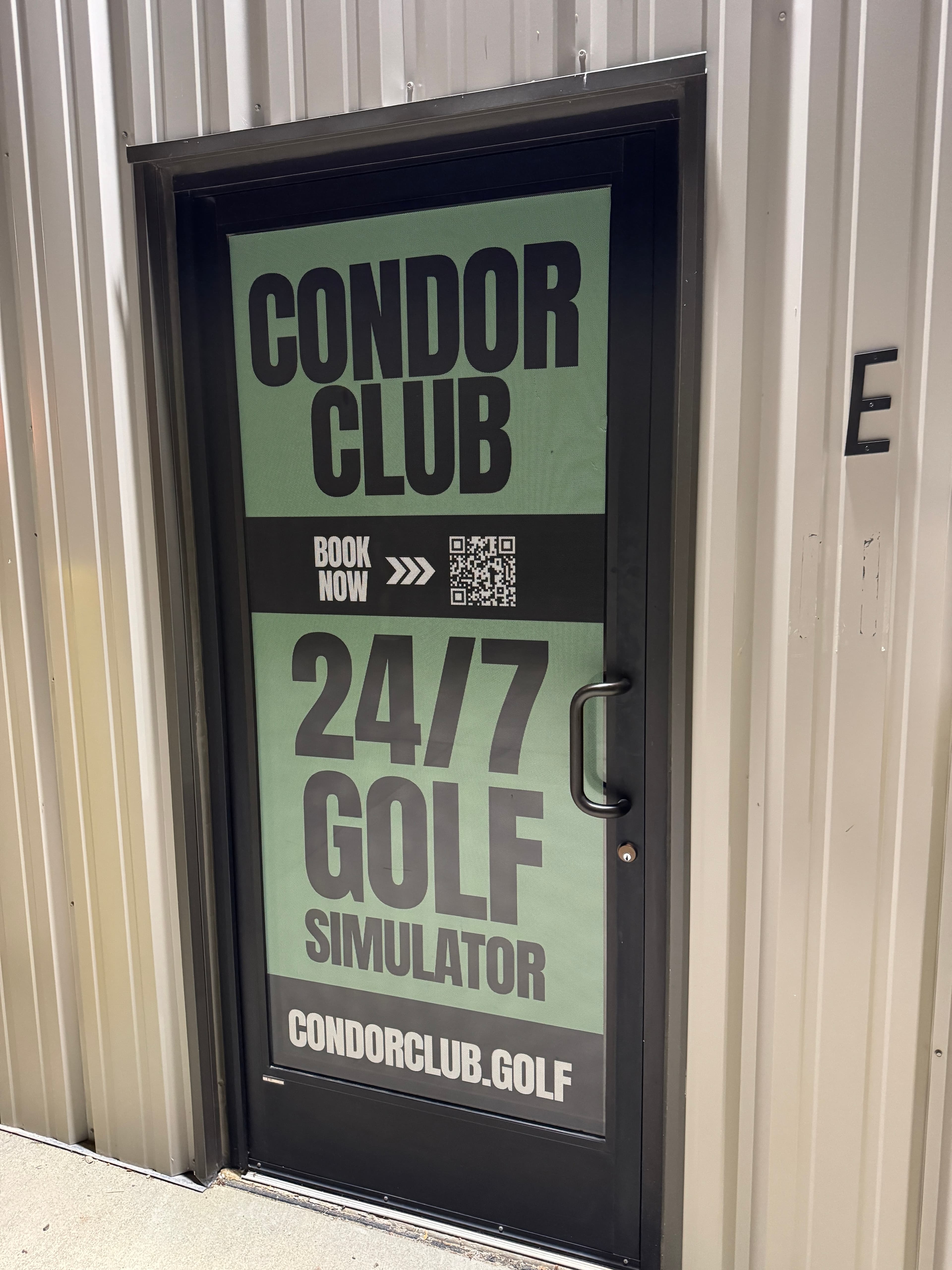 Condor Club 24/7 Indoor Golf Lounge - Image 9