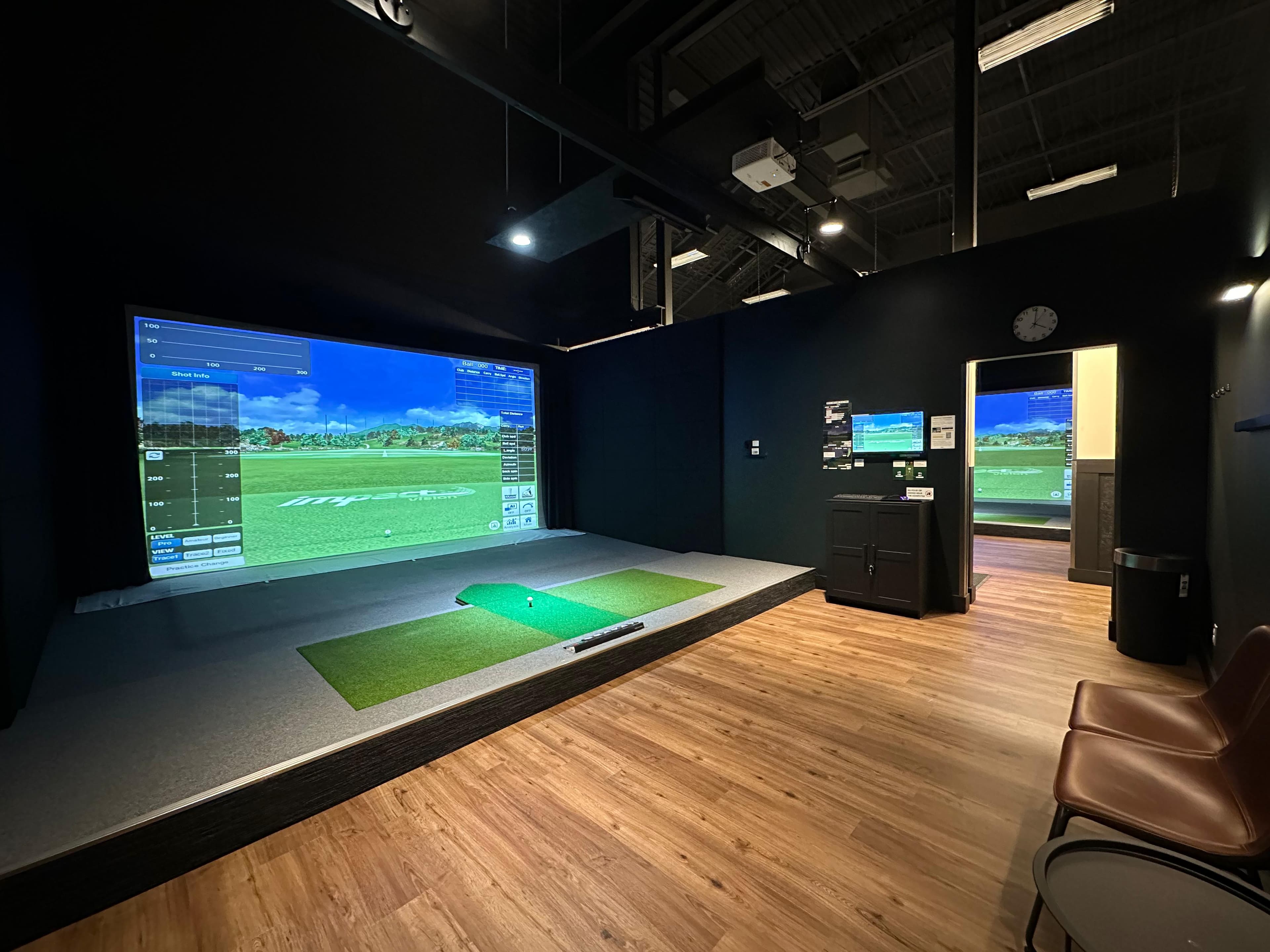 Birdies Indoor Golf - Image 1