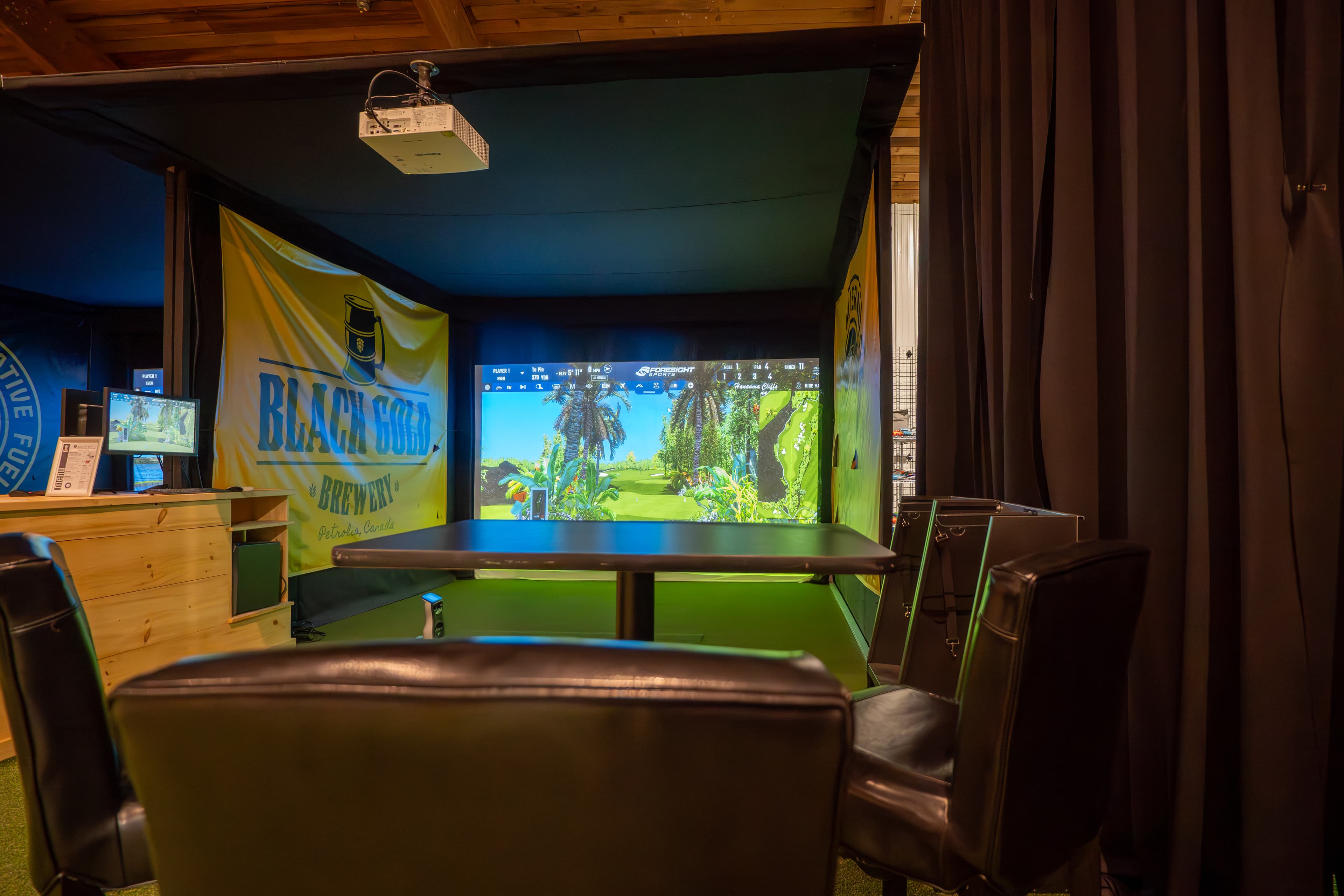Bunkers Indoor Golf - Kingswell Glen - Image 2