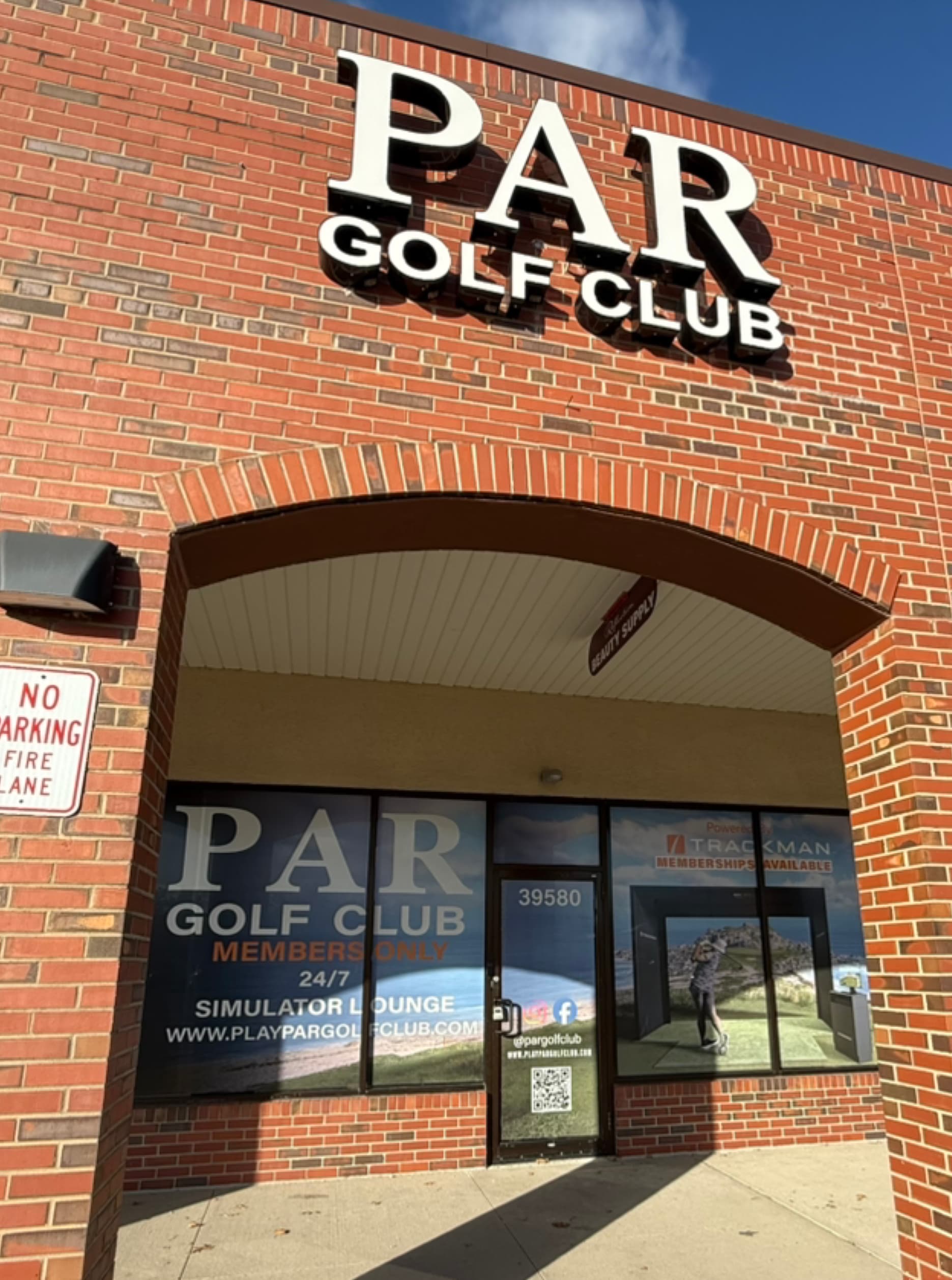 PAR Golf Club - Image 6