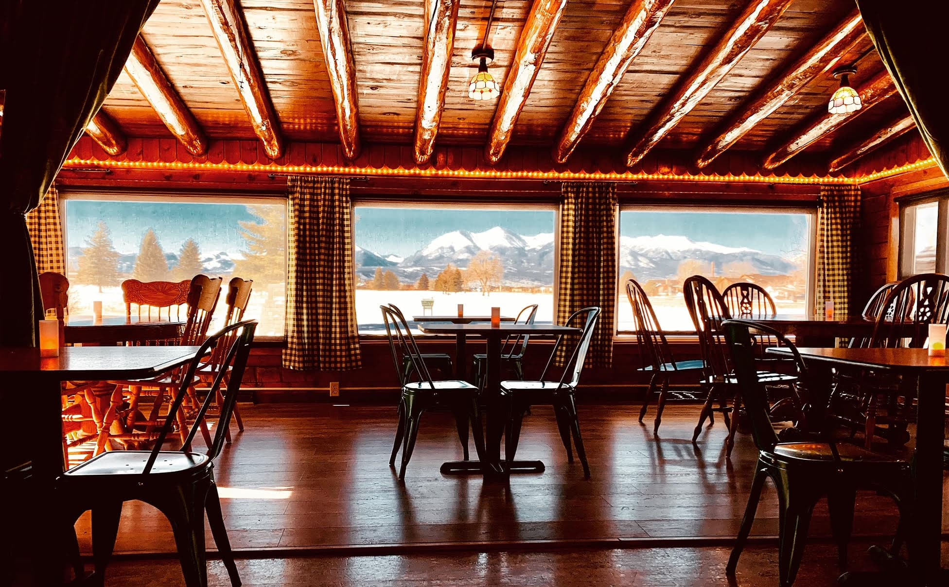 Golf Cabin Bar & Grill - Image 1