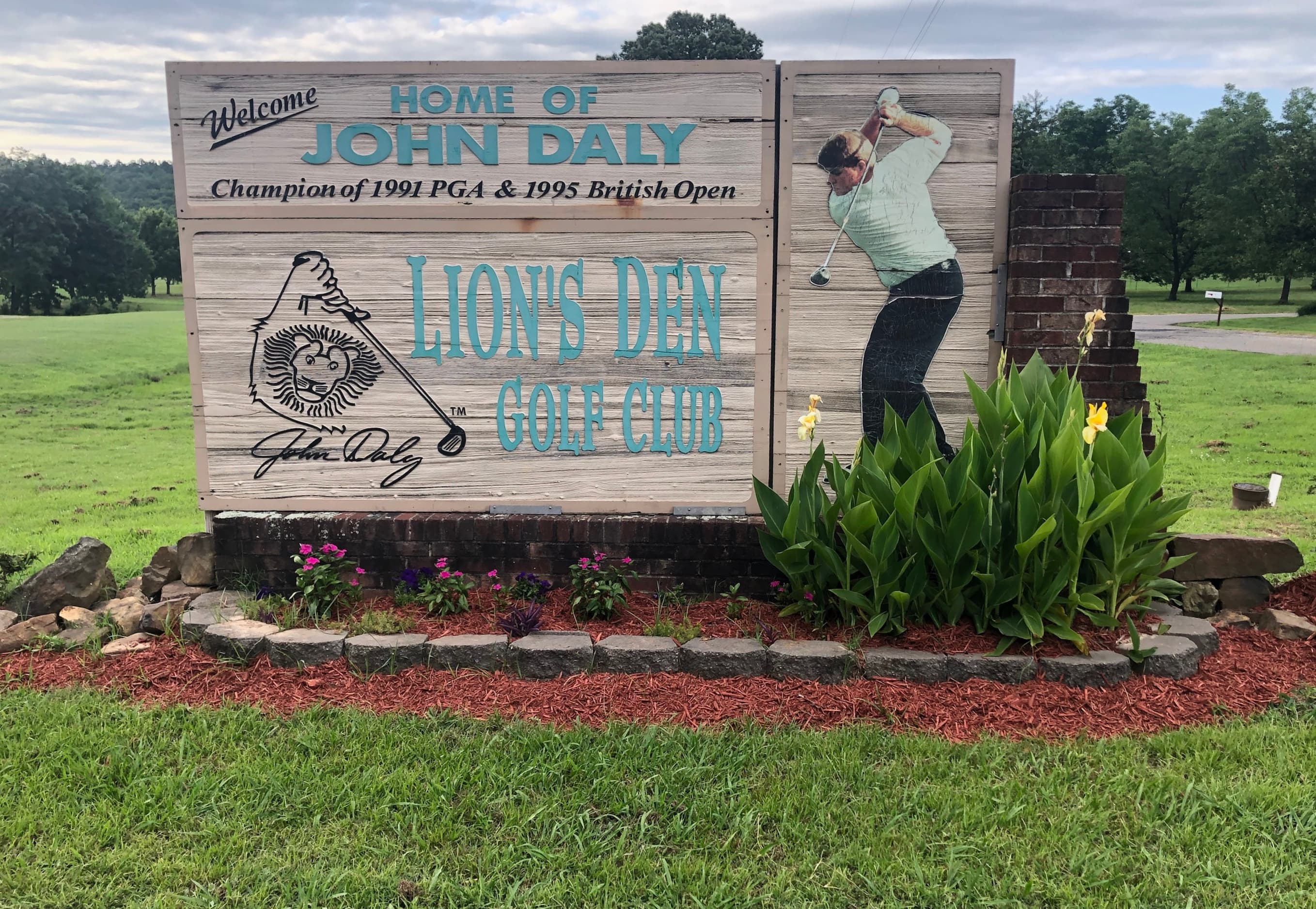 Lions Den Golf Club - Image 1