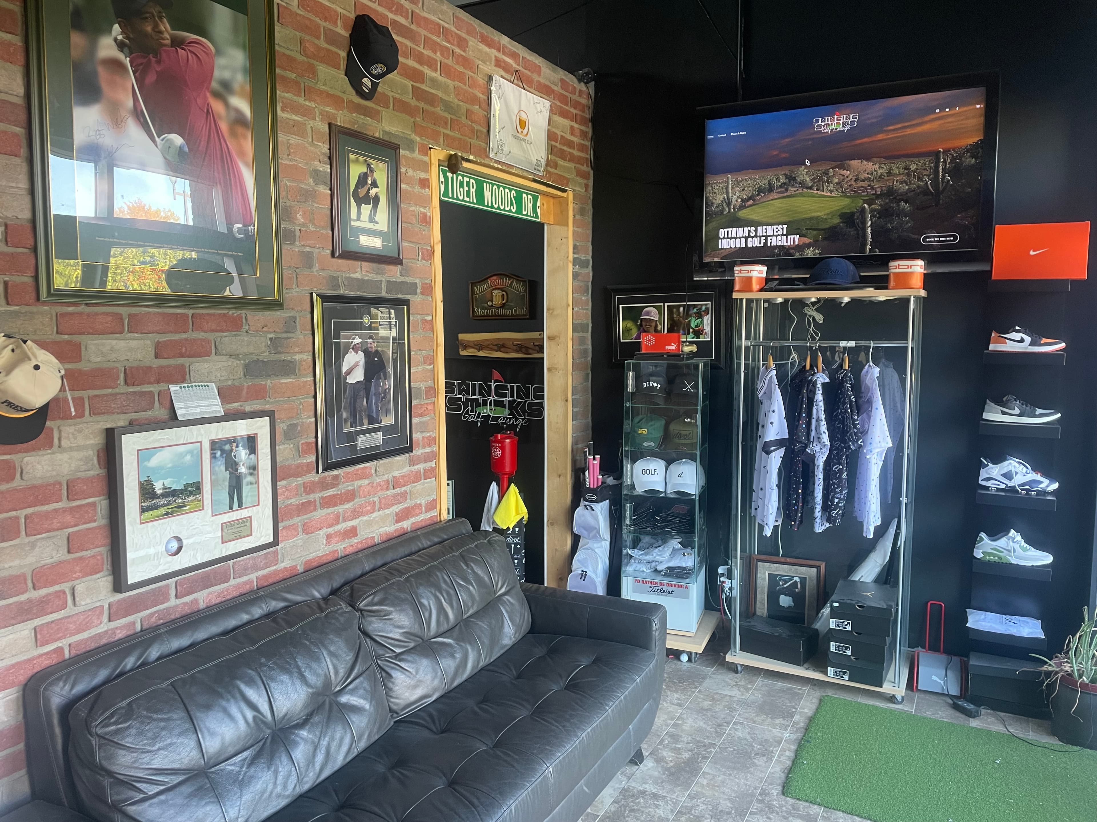 Swinging Sticks Golf Lounge - Divot Golf - Image 1