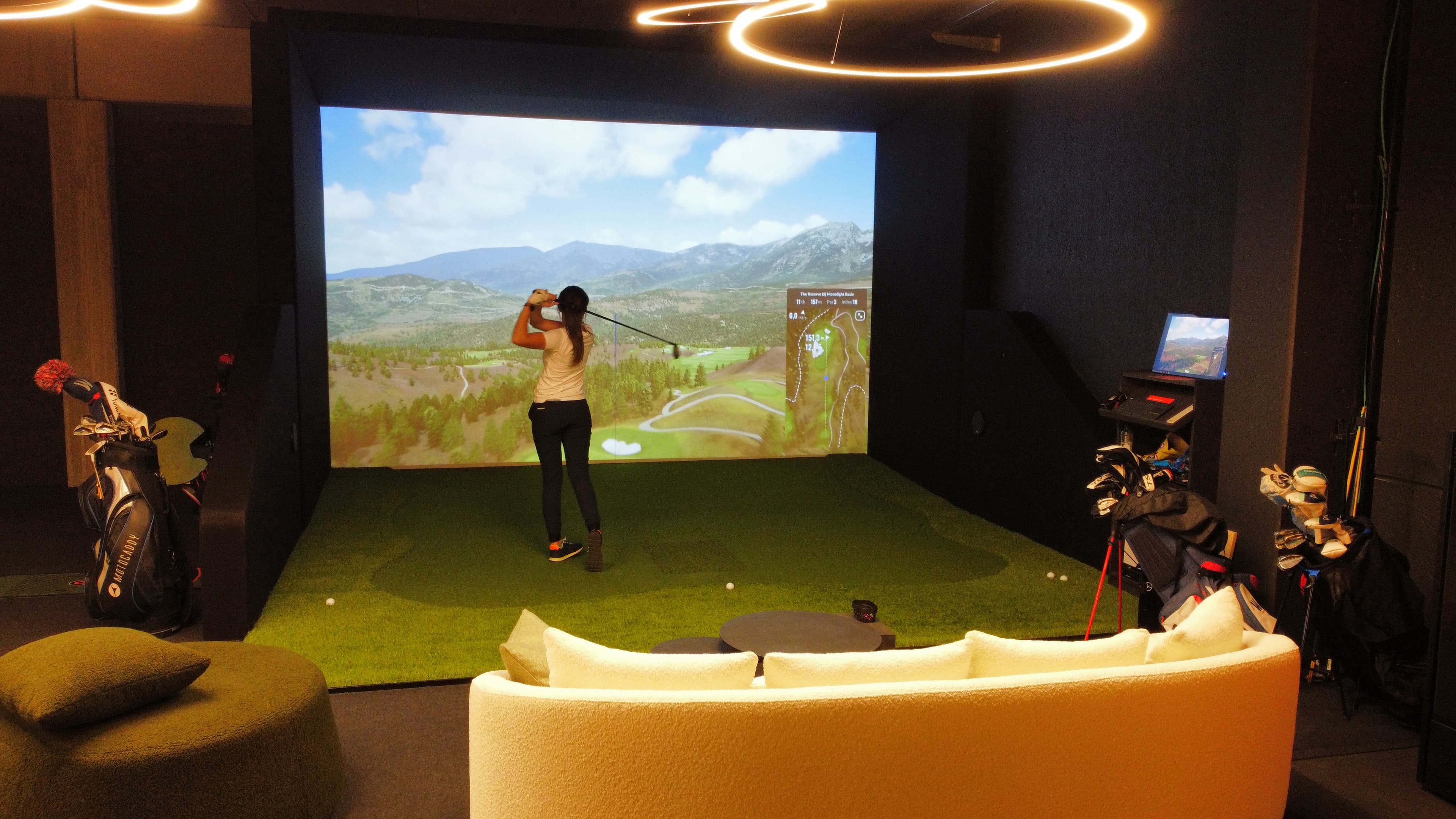 Teess Indoor Golf - Image 1