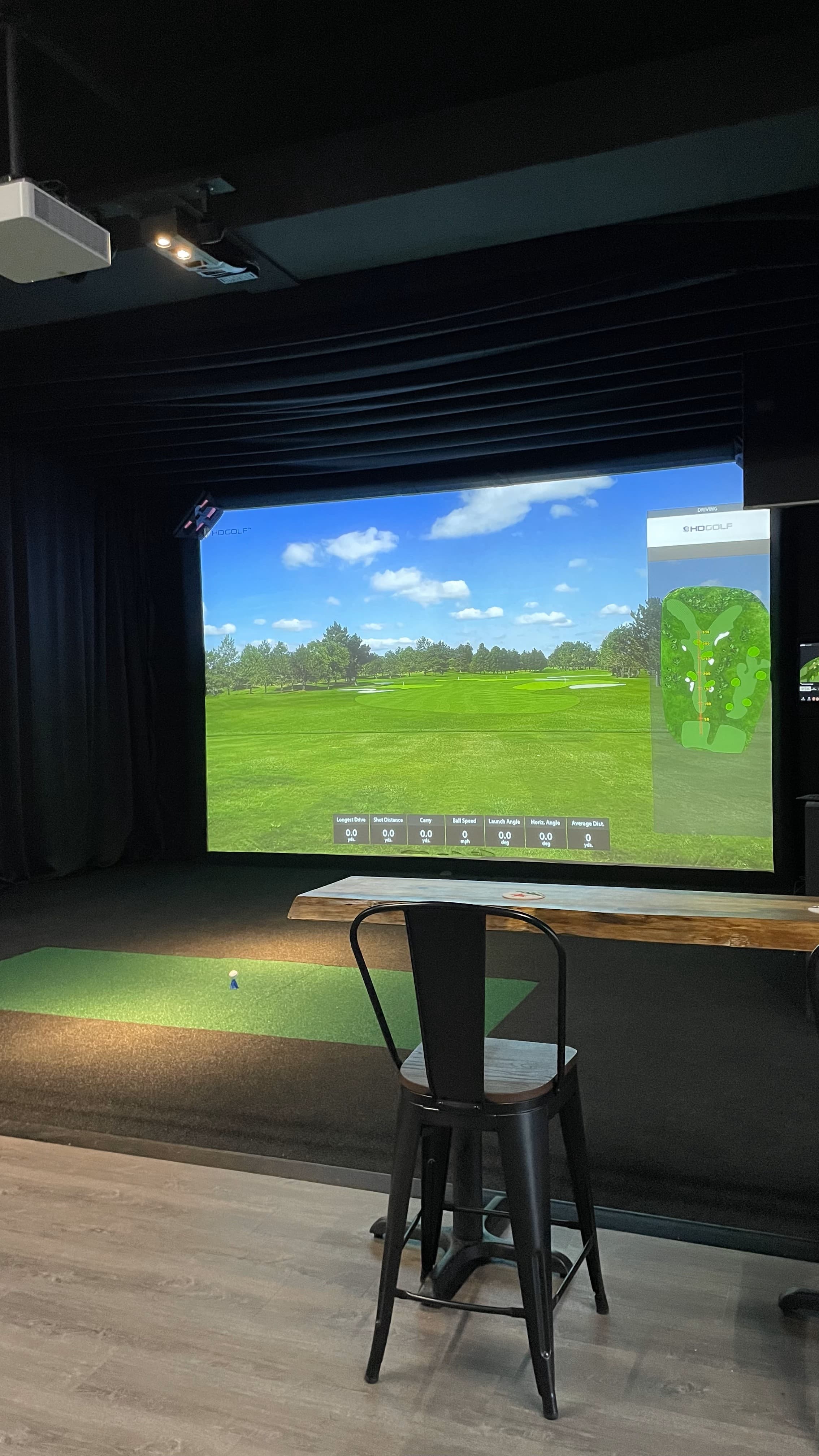 Up & Down Lounge - Image 9