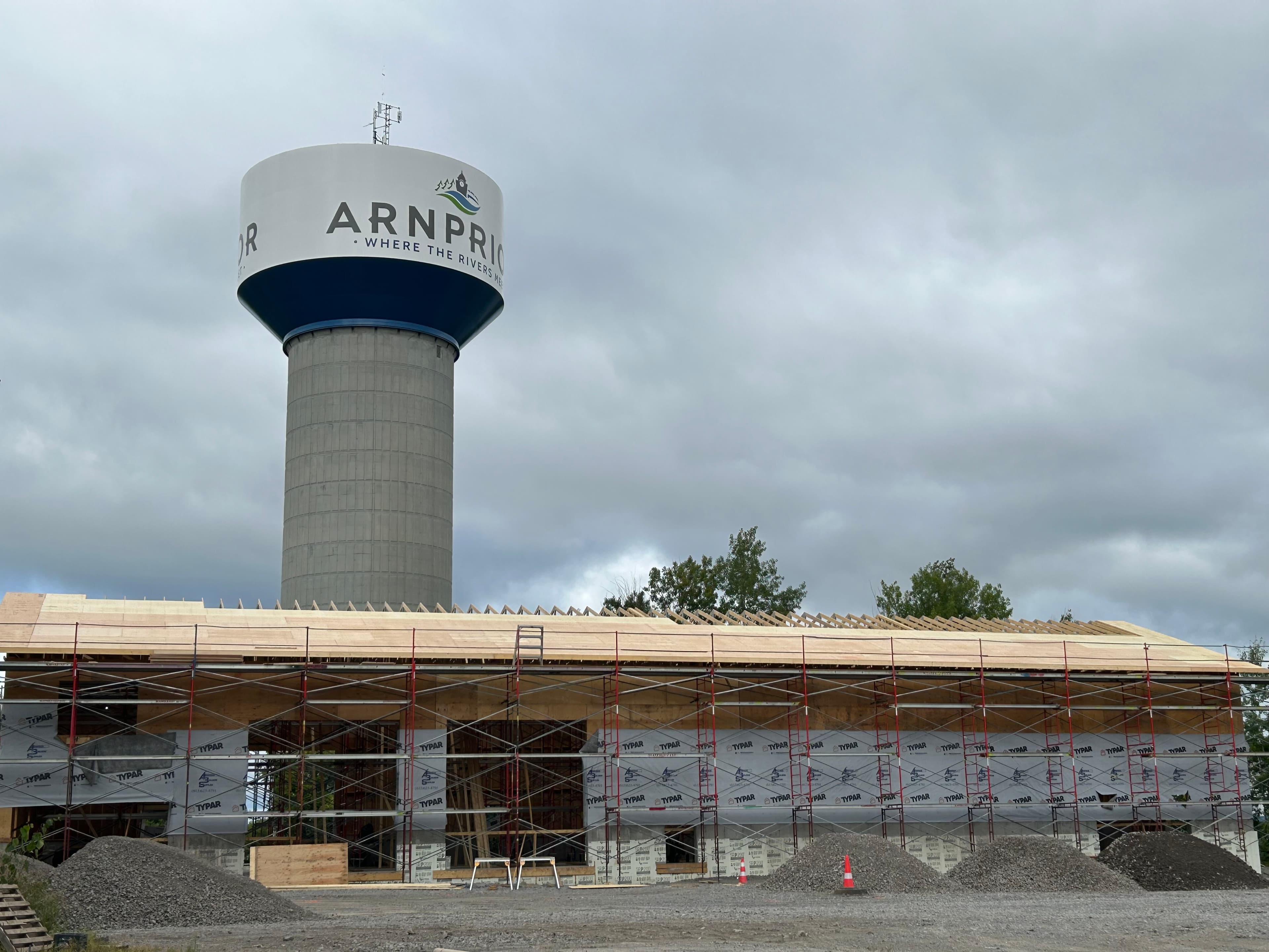 Irons and Woods Indoor Golf - Image 2