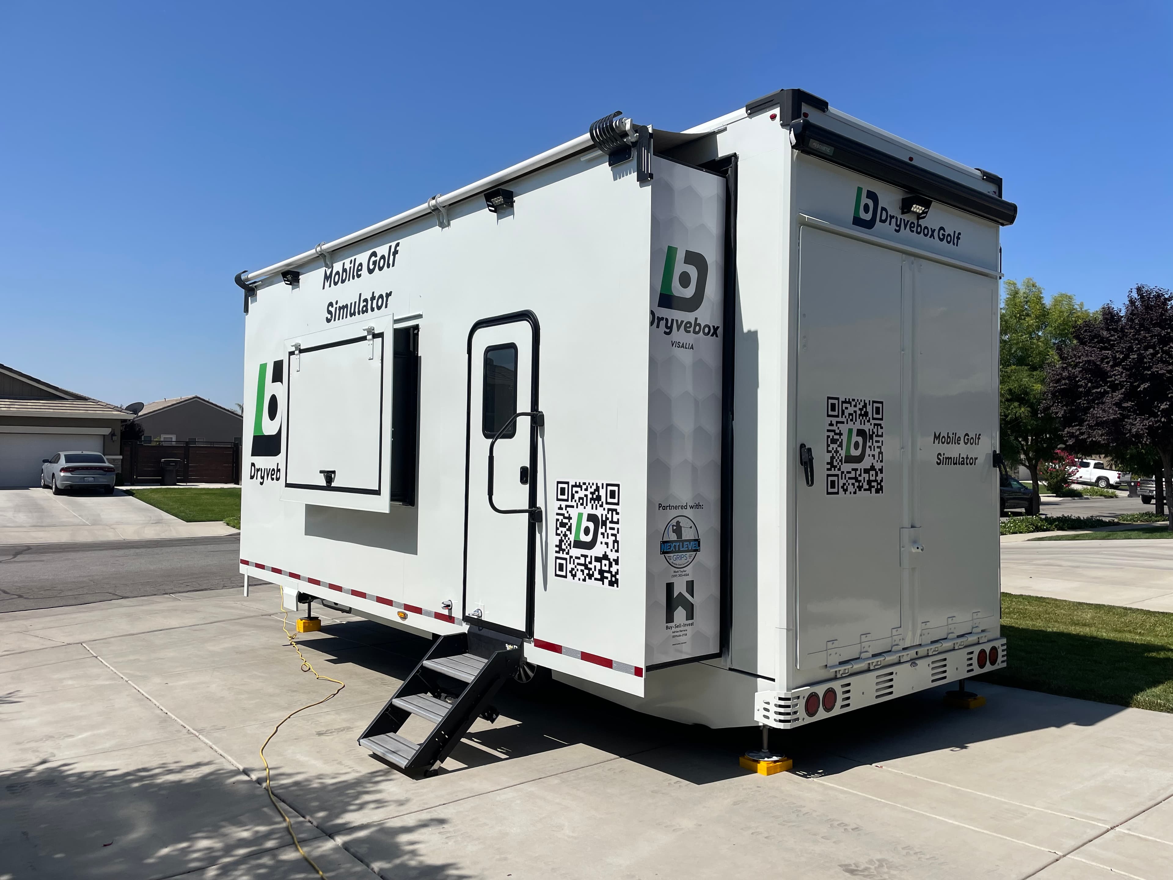 Dryvebox Visalia Tulare - Golf Lounge and Mobile Golf Simulator - Image 1