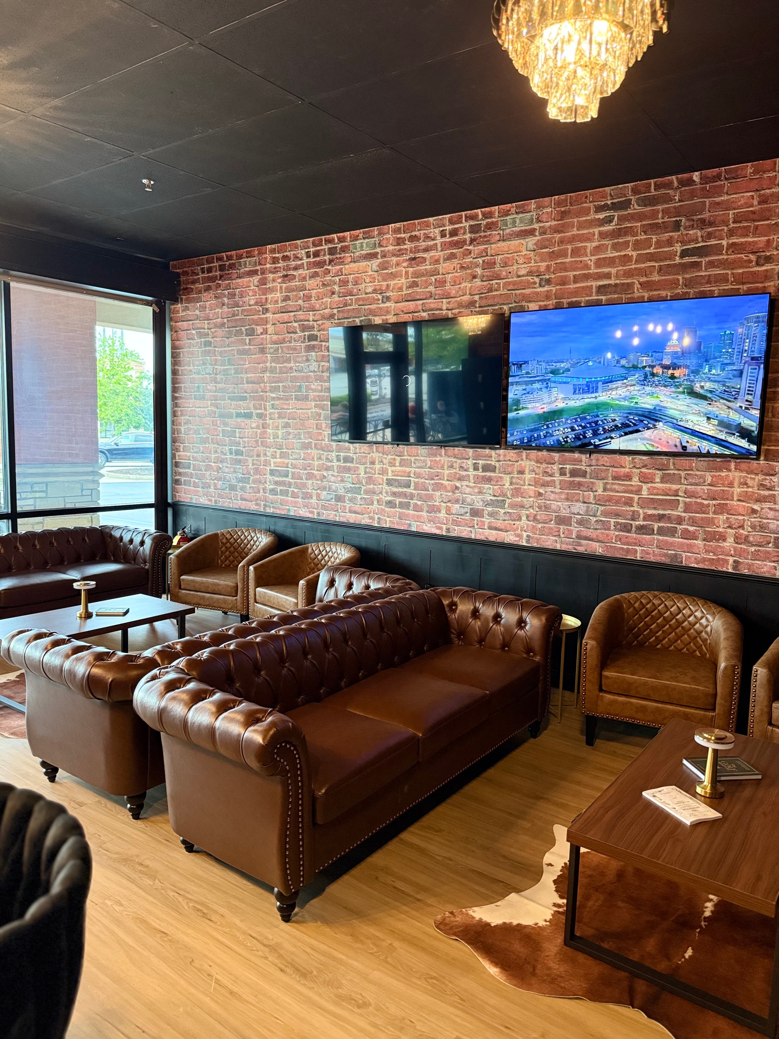 Birdies and Barrels Golf Lounge - Image 9