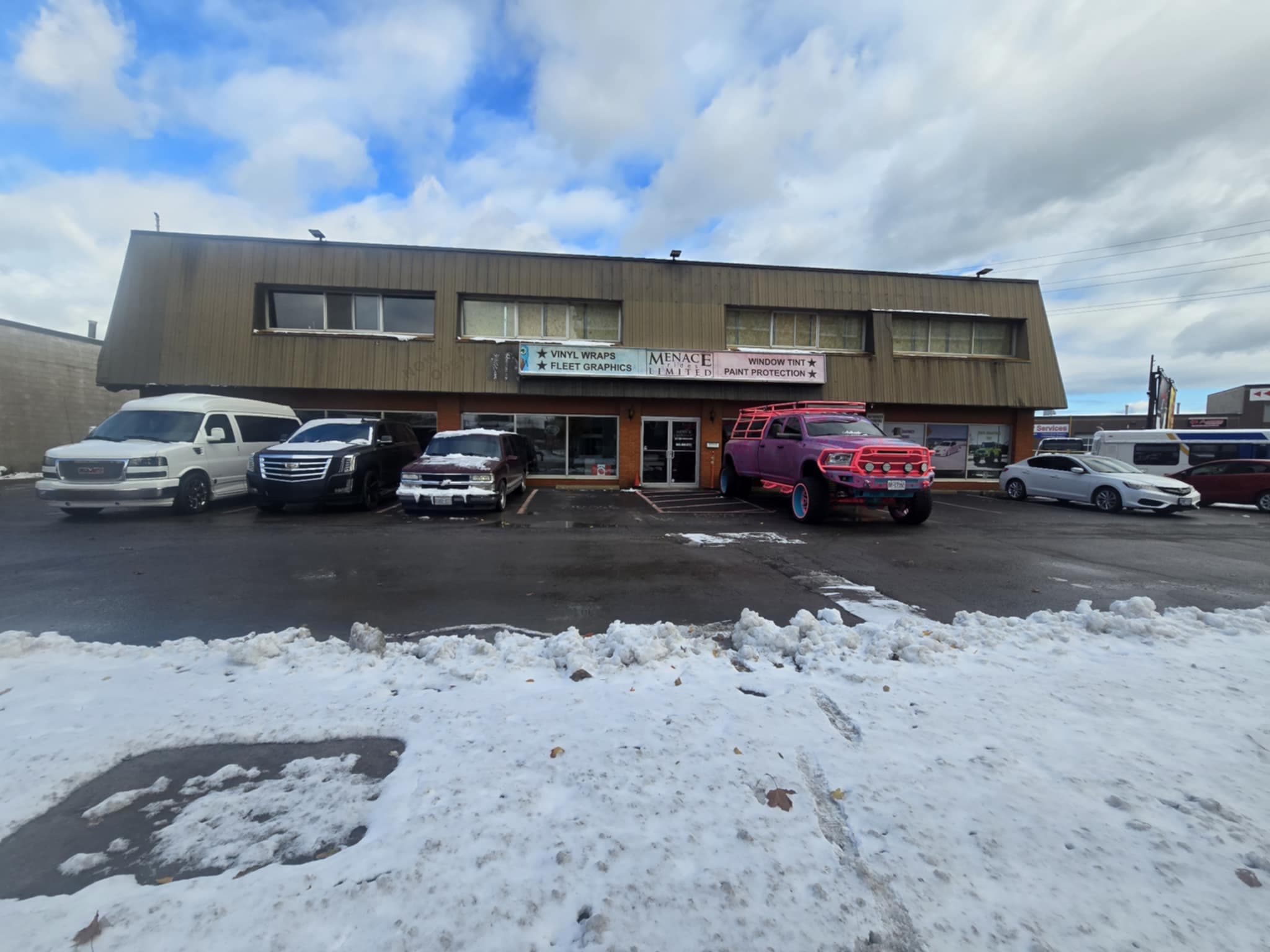 Menace Glow Mini Golf - Image 2