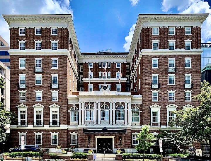 University Club - Image 5