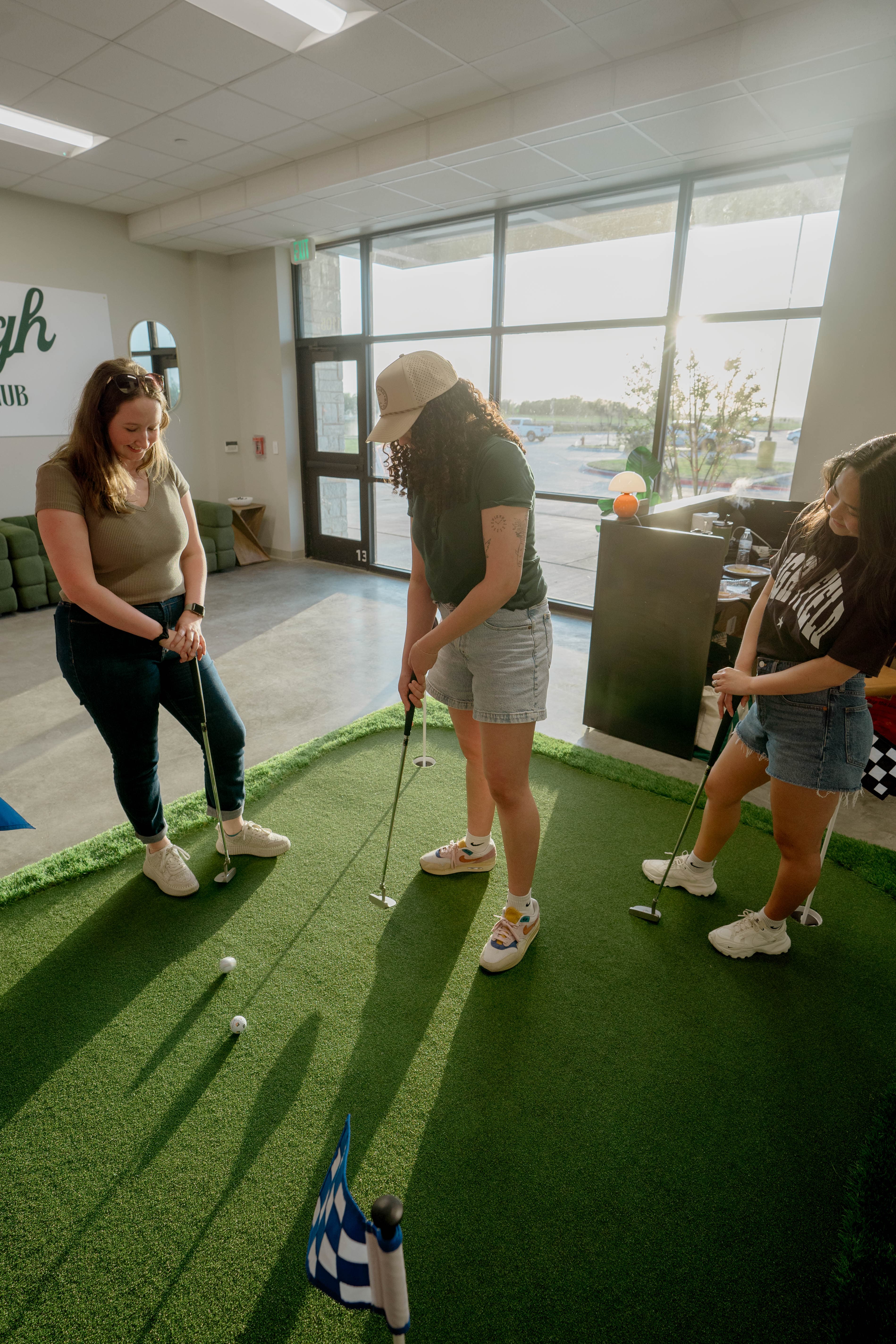 Pin High Indoor Golf Club - Image 2