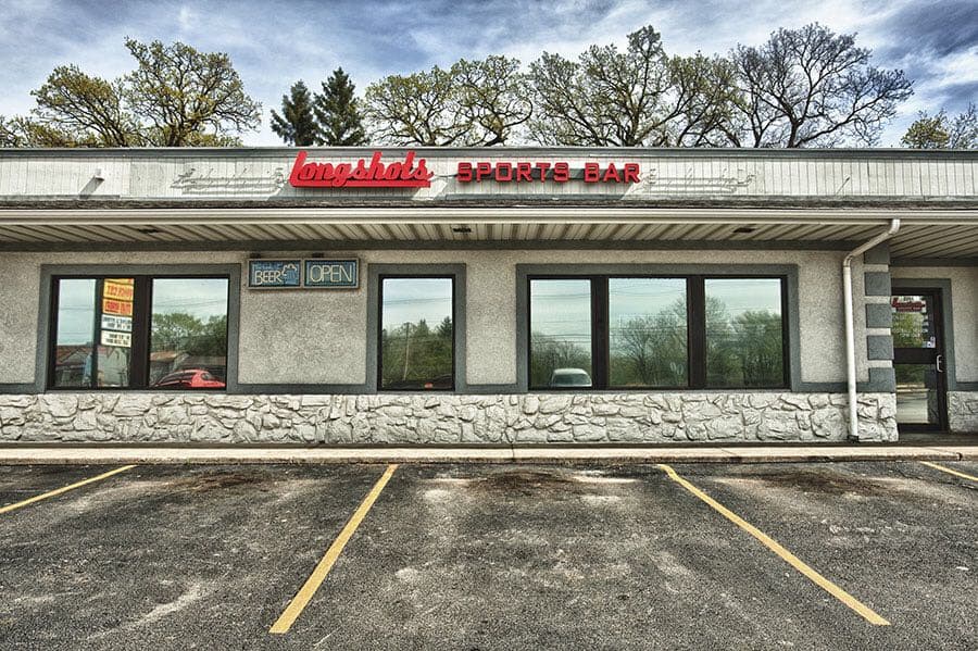 Longshots Sports Bar - Image 7