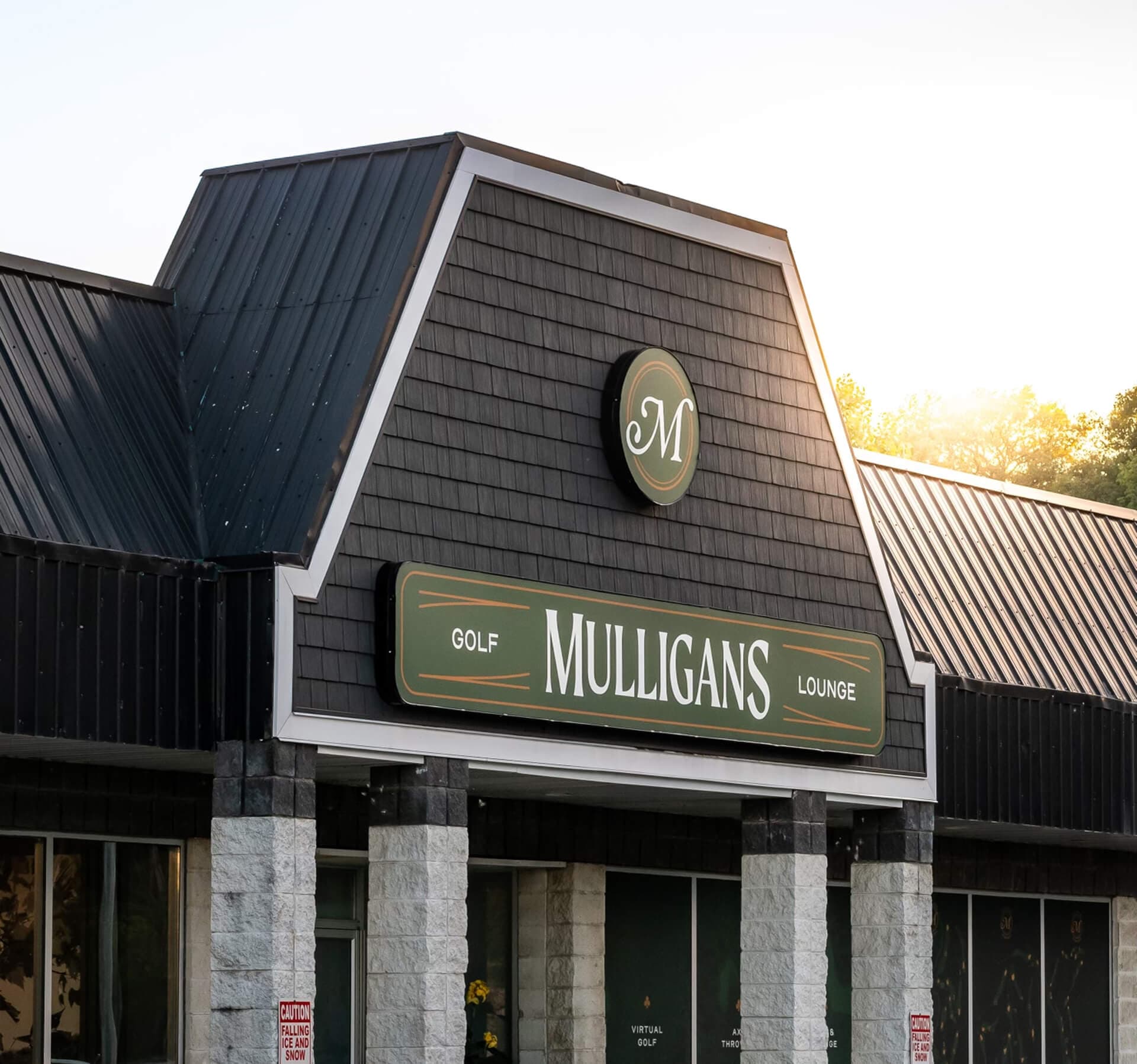 Mulligans Golf Lounge - Image 1