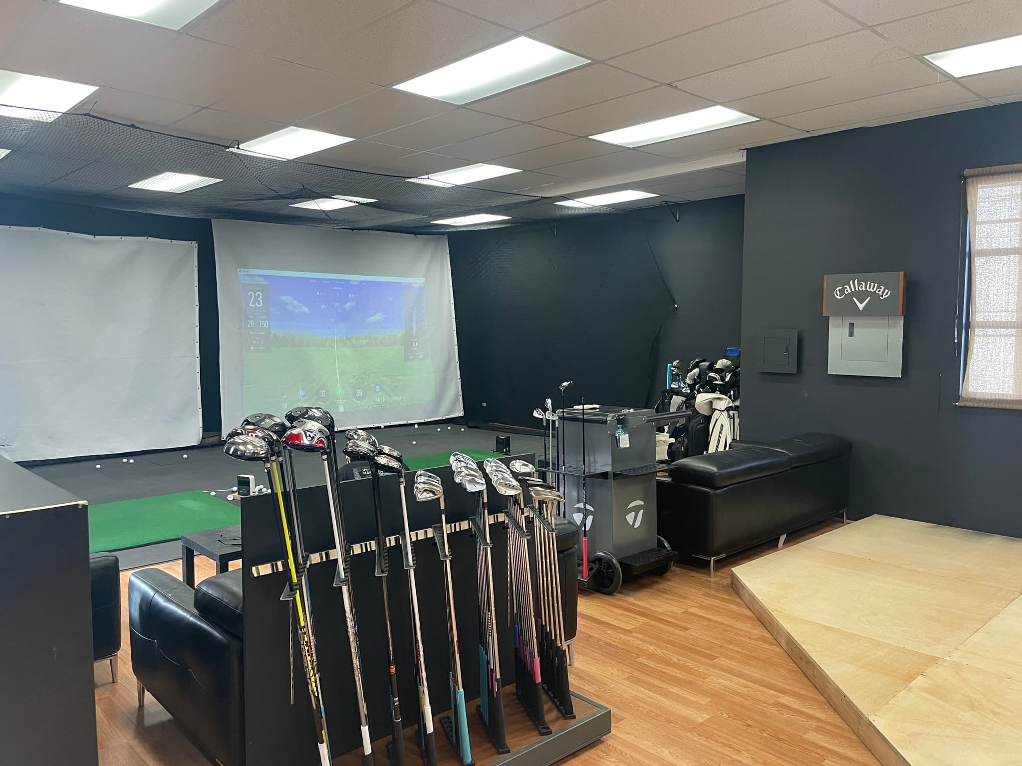 HILux Golf Studio - Image 1