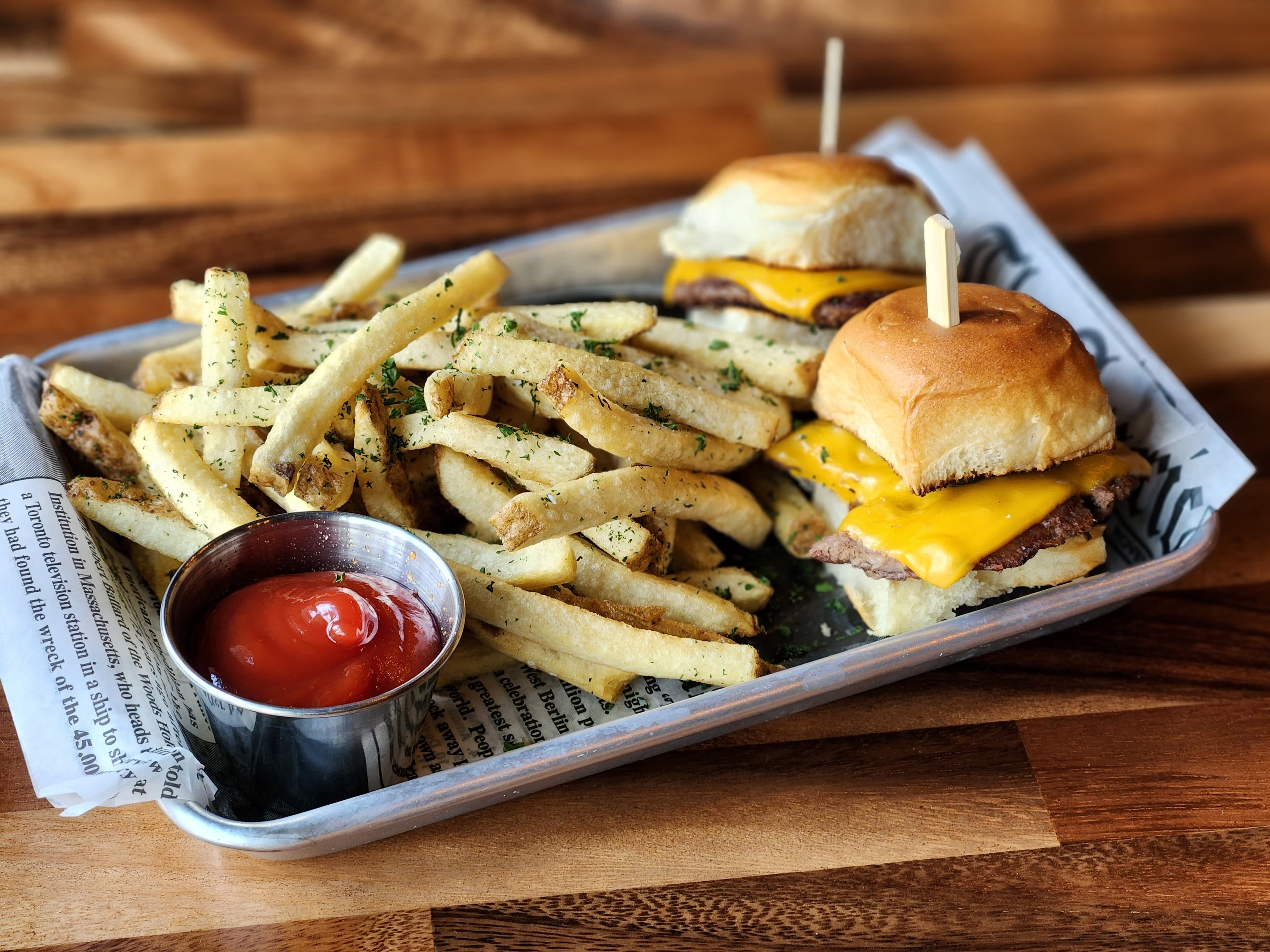 The Clubhouse | Eat • Drink • Golf