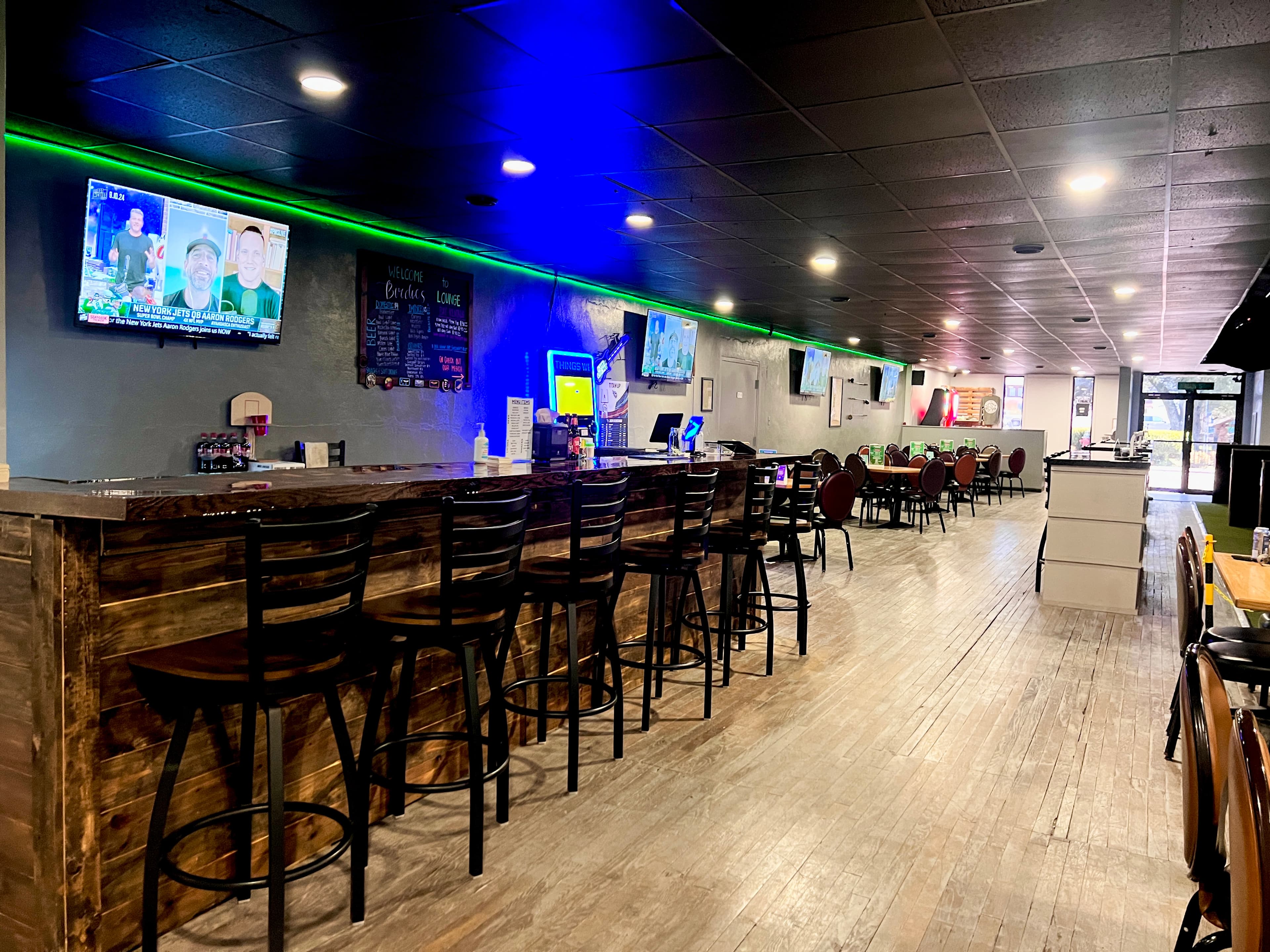 Birdies Lounge - Image 1