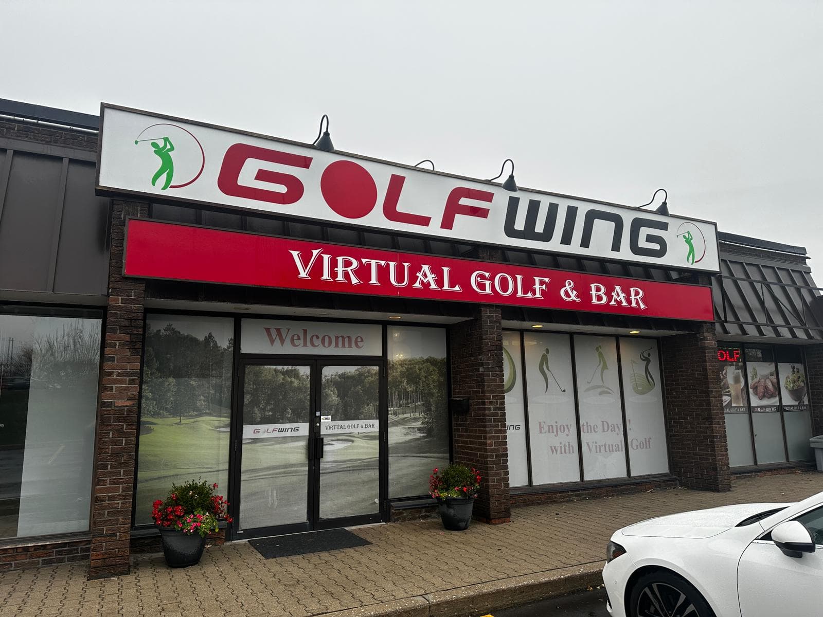 Golf Wing Virtual Golf & Restaurant - Image 1