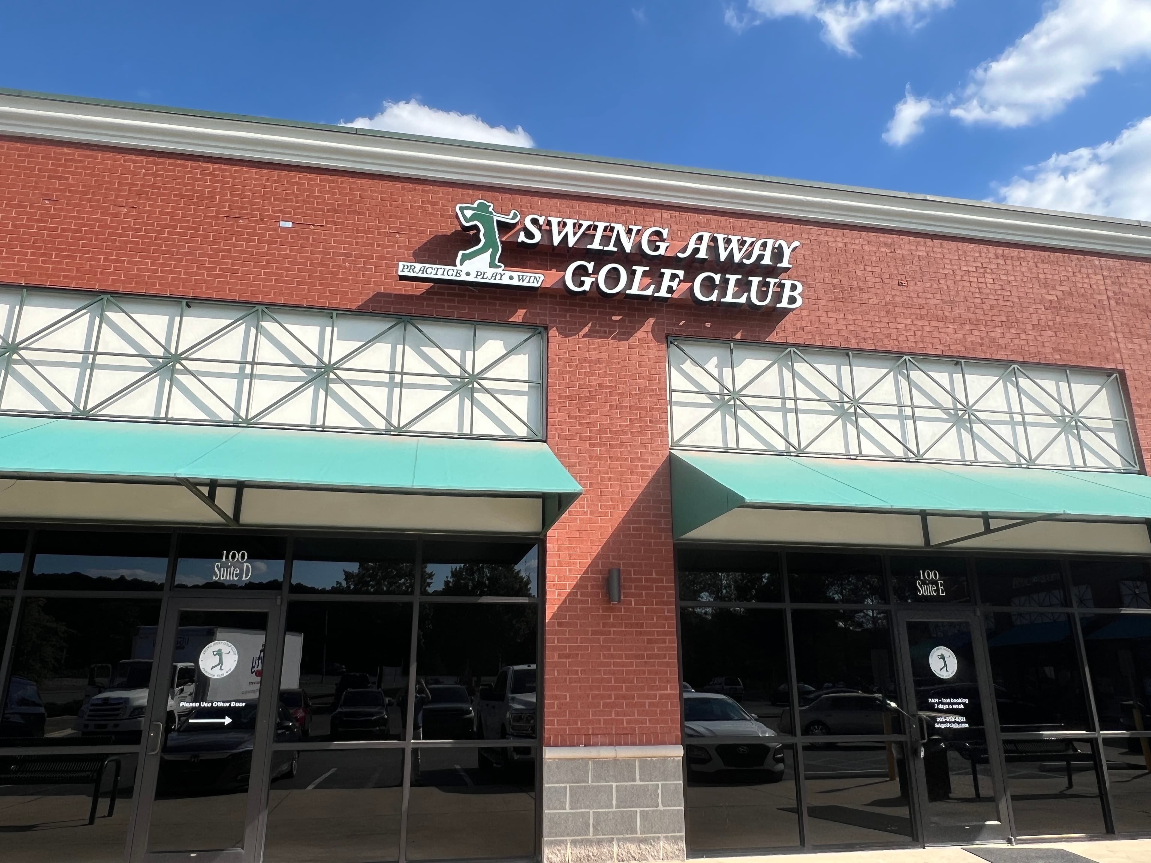 Swing Away Golf Club - Image 1