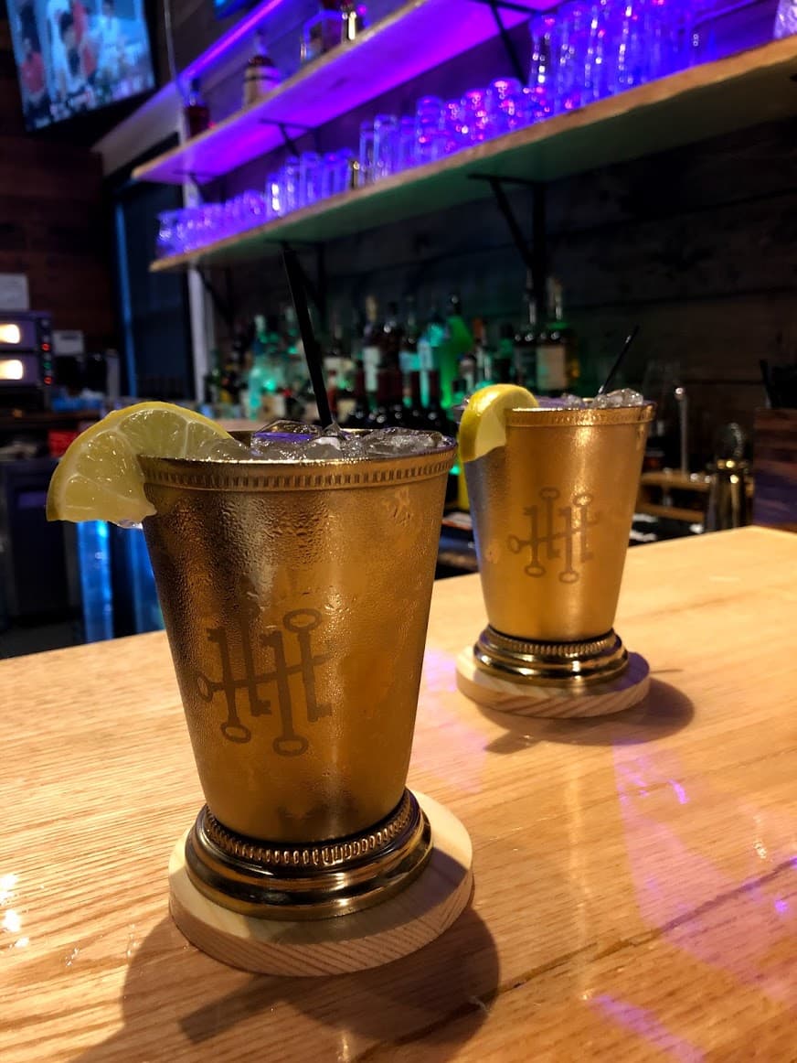 Golf Lounge 18 - Image 10