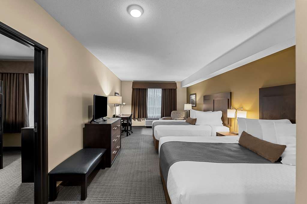 Best Western Plus Lacombe Inn & Suites - Image 2