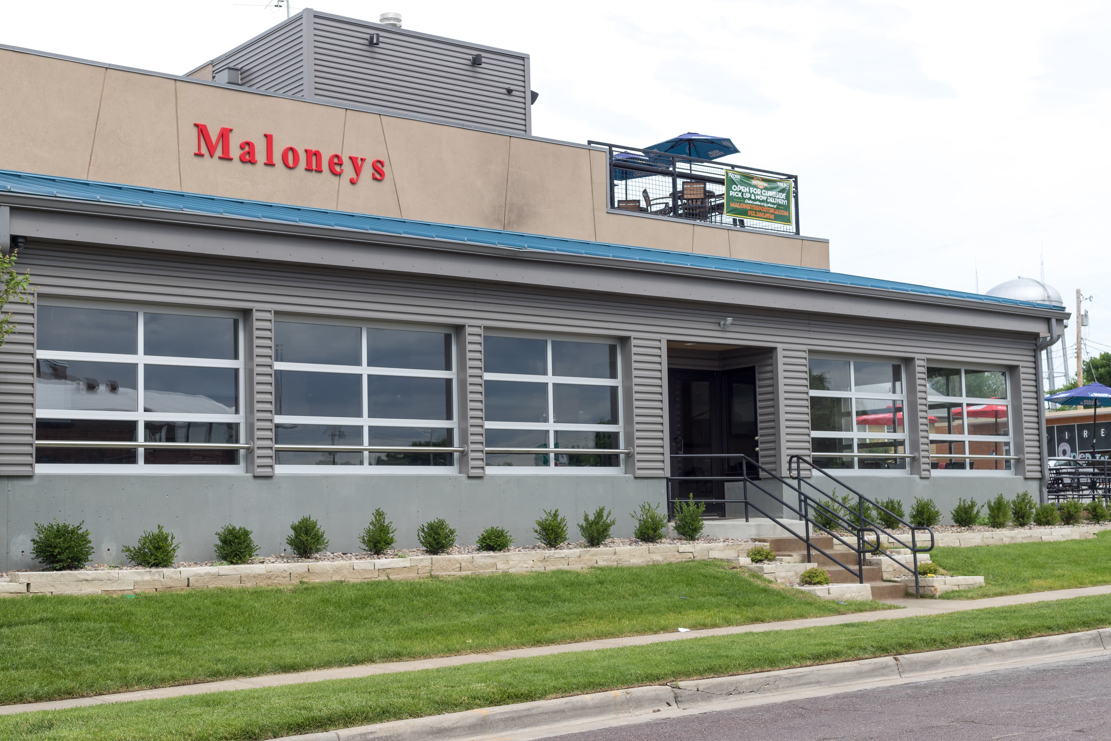Maloneys Sports Bar & Grill - Image 2