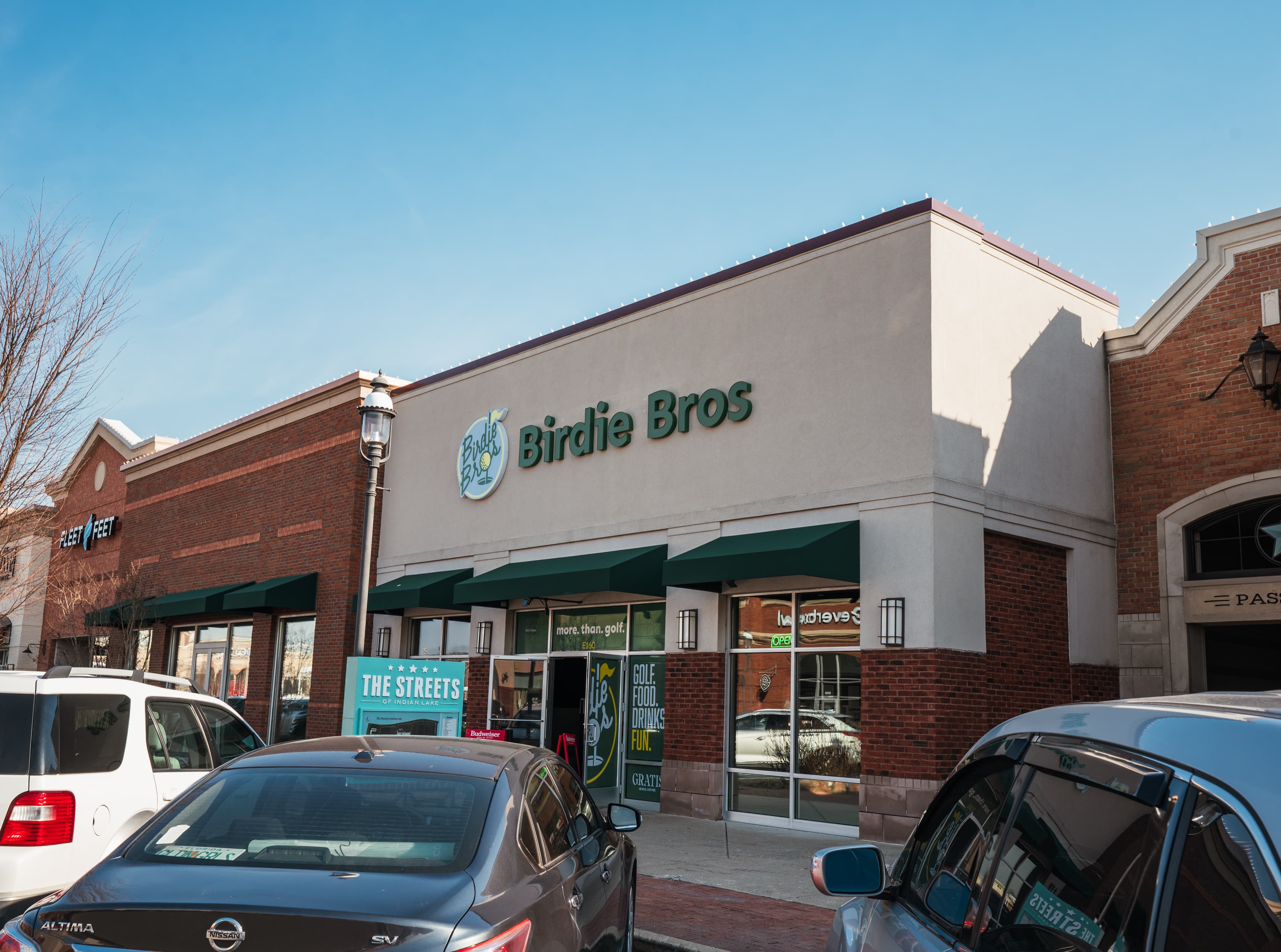 Birdie Bros Bar & Restaurant - Image 6