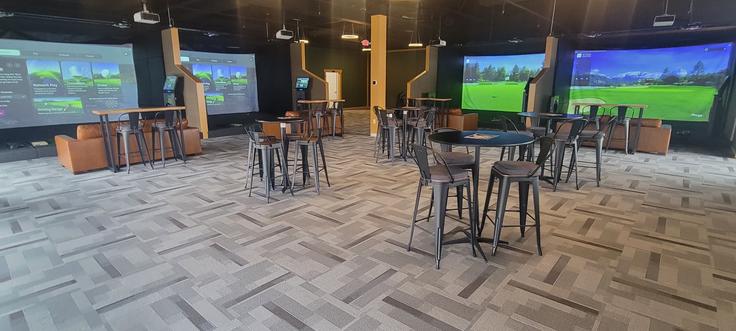 Pin Seeker Indoor Golf Glass City