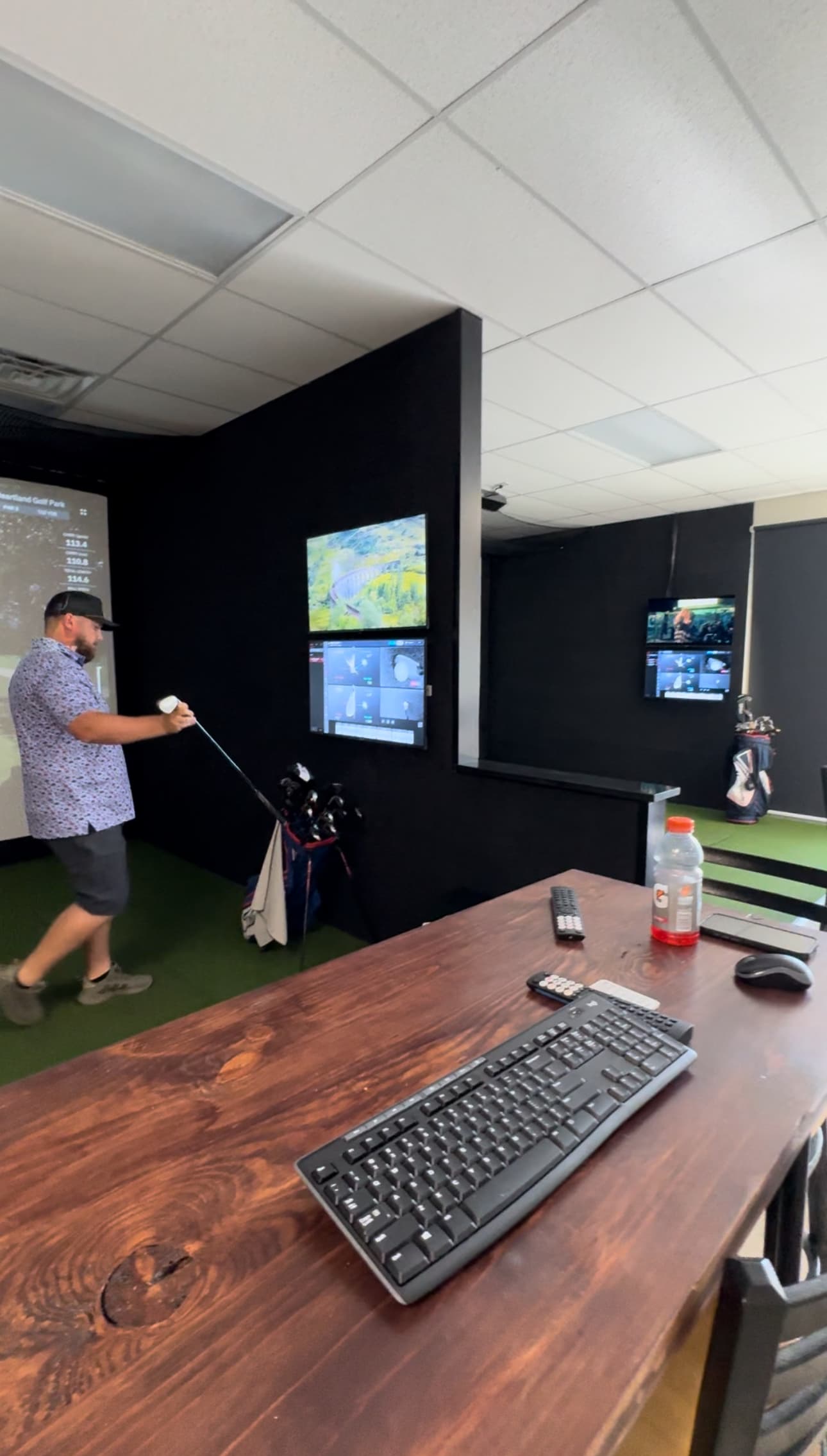 Iron Throne Indoor Golf Club - Image 4