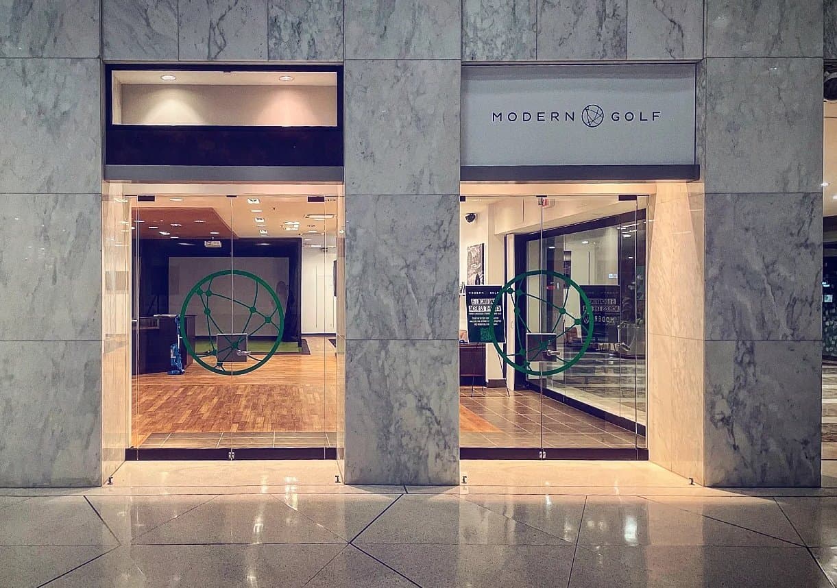 Modern Golf Downtown Toronto - Image 2